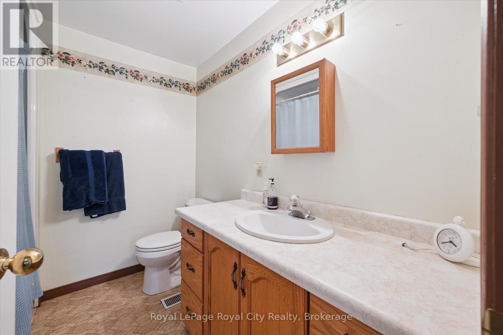 












69 NOTTINGHAM STREET

,
Guelph (Downtown),




Ontario
N1H3M9

