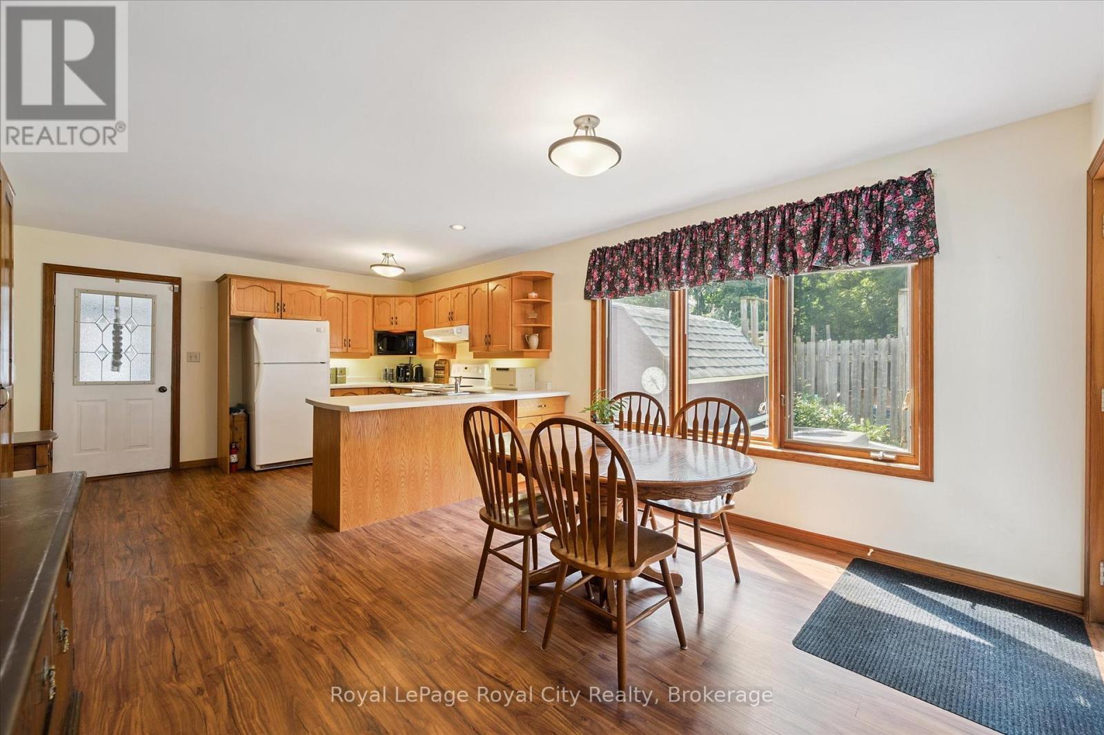 












69 NOTTINGHAM STREET

,
Guelph (Downtown),




Ontario
N1H3M9

