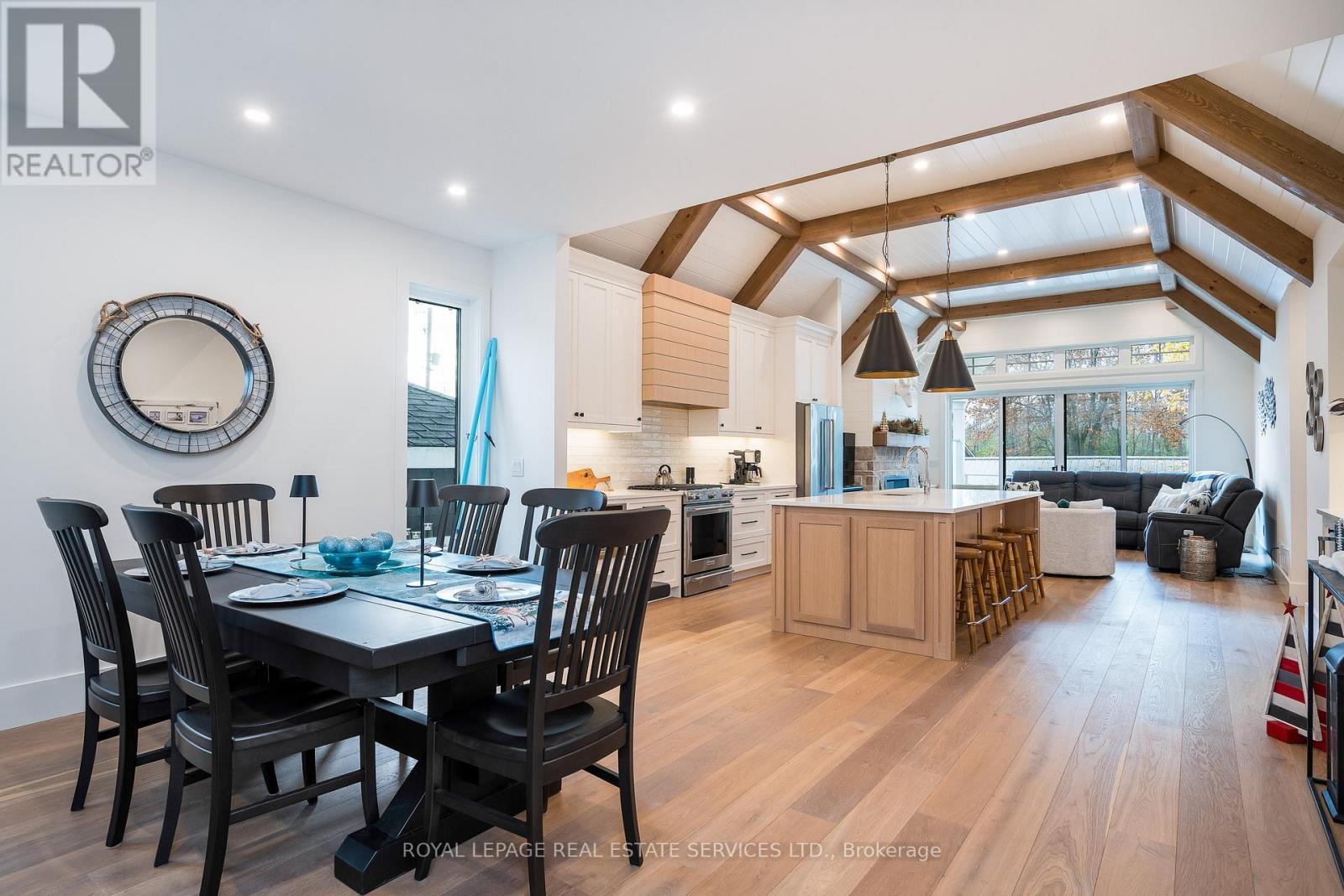 












53 NIAGARA STREET

,
Collingwood,




Ontario
L9Y3X1

