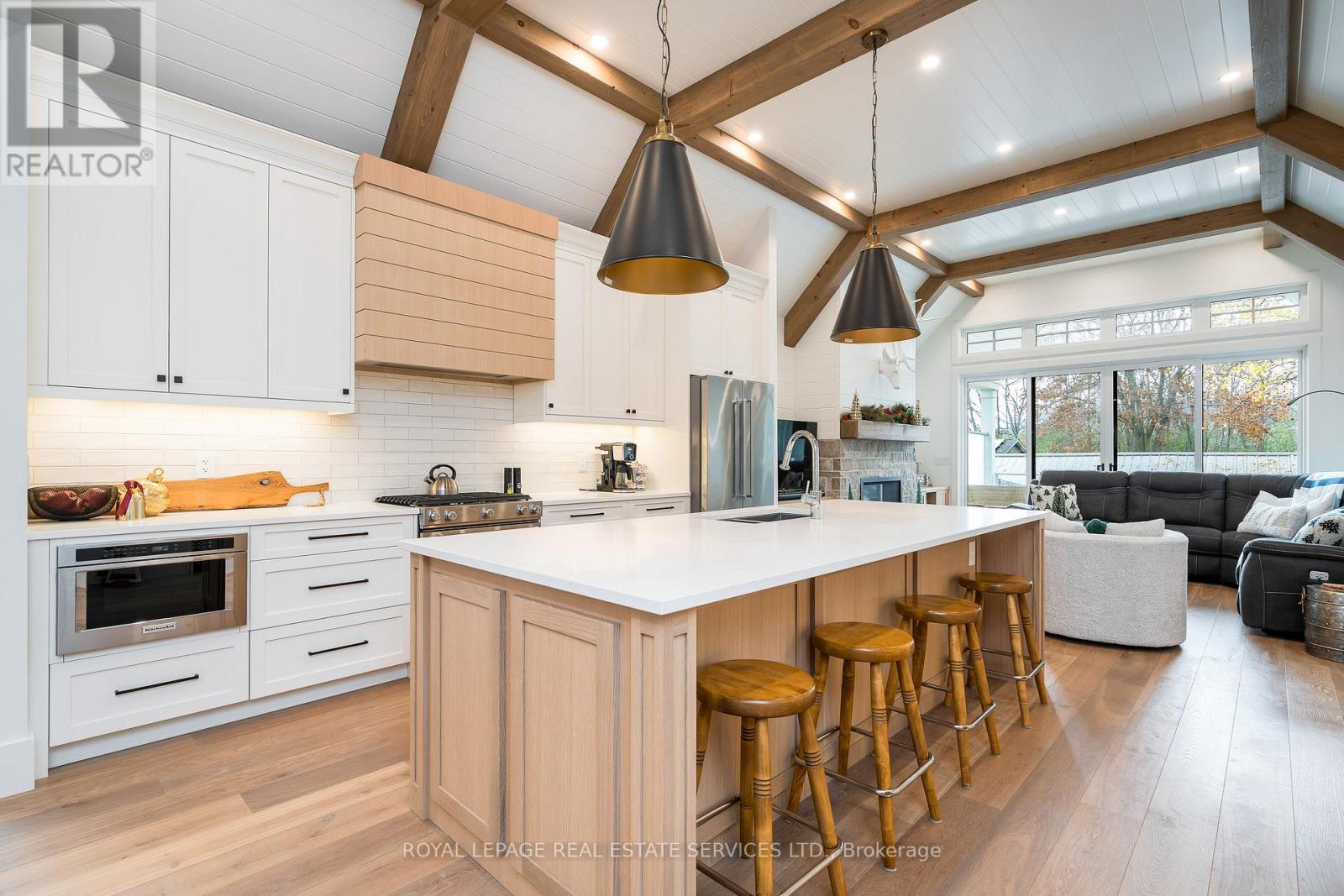 












53 NIAGARA STREET

,
Collingwood,




Ontario
L9Y3X1

