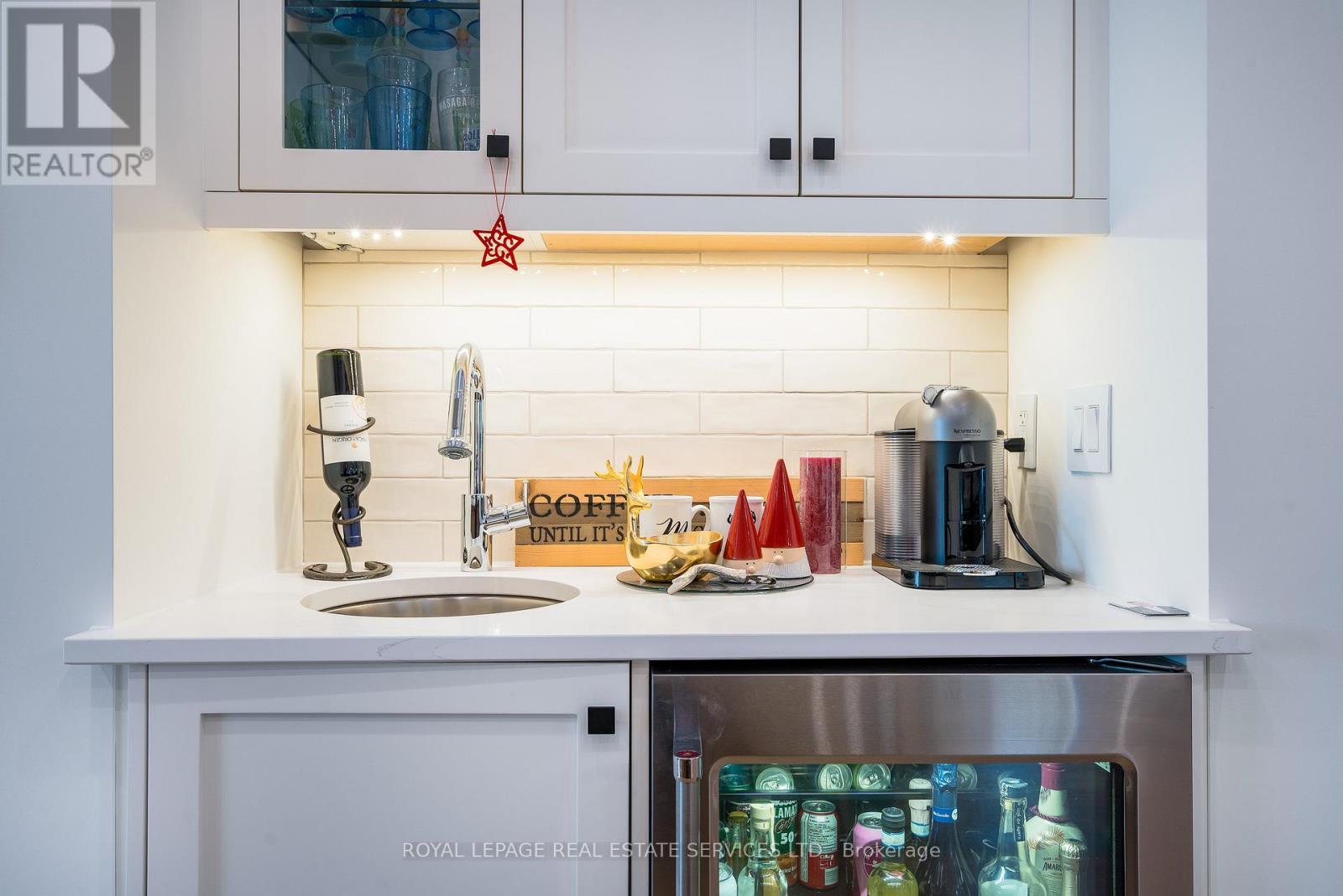 












53 NIAGARA STREET

,
Collingwood,




Ontario
L9Y3X1

