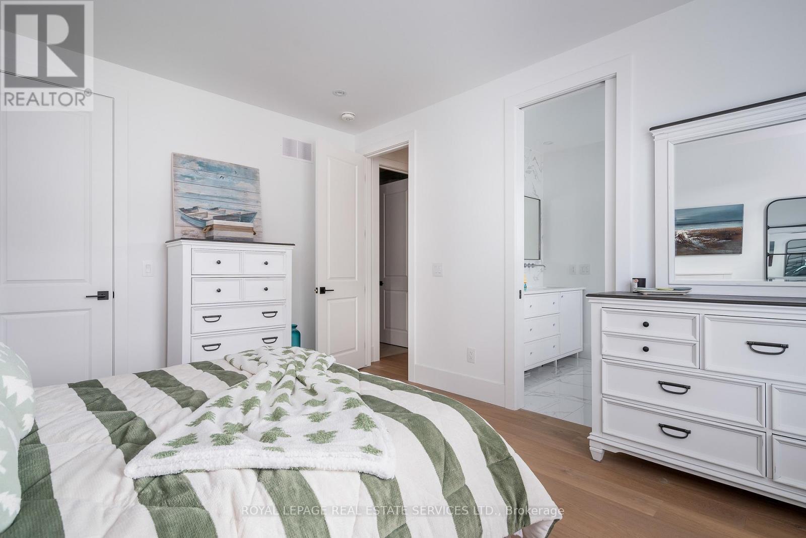 












53 NIAGARA STREET

,
Collingwood,




Ontario
L9Y3X1

