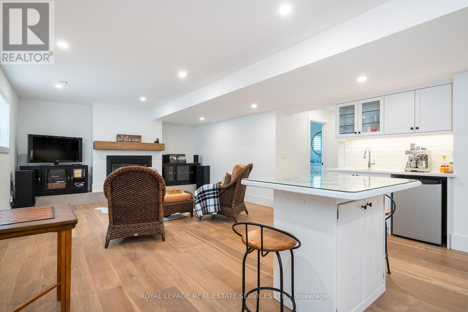 












53 NIAGARA STREET

,
Collingwood,




Ontario
L9Y3X1

