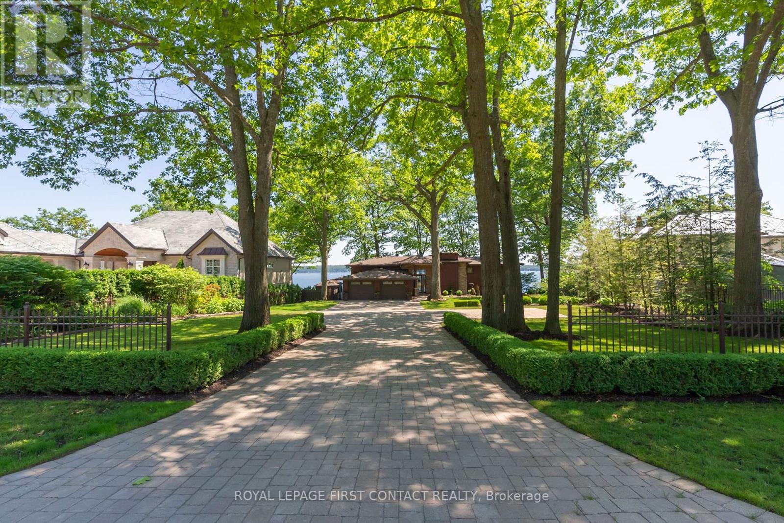 












13 GEORGINA DRIVE

,
Oro-Medonte,




Ontario
L4M1E9

