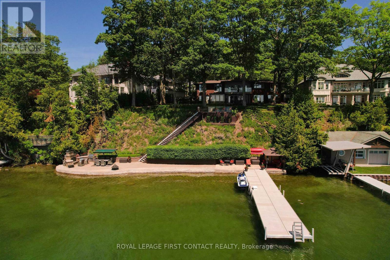 












13 GEORGINA DRIVE

,
Oro-Medonte,




Ontario
L4M1E9

