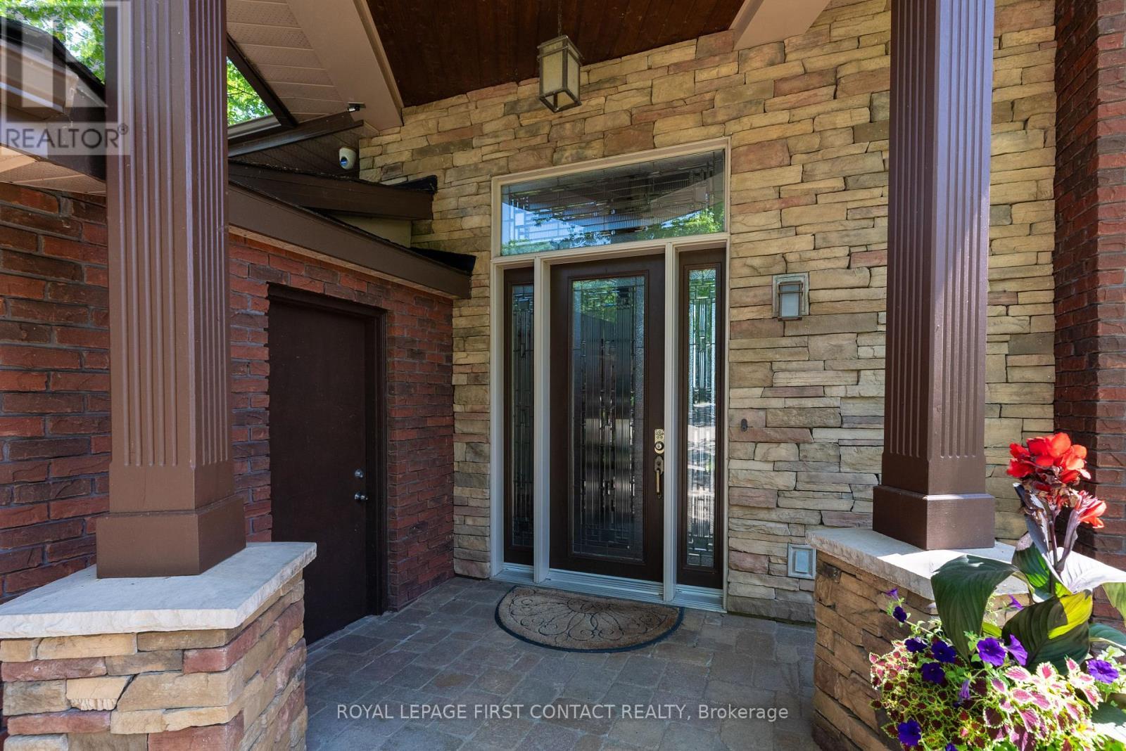 












13 GEORGINA DRIVE

,
Oro-Medonte,




Ontario
L4M1E9

