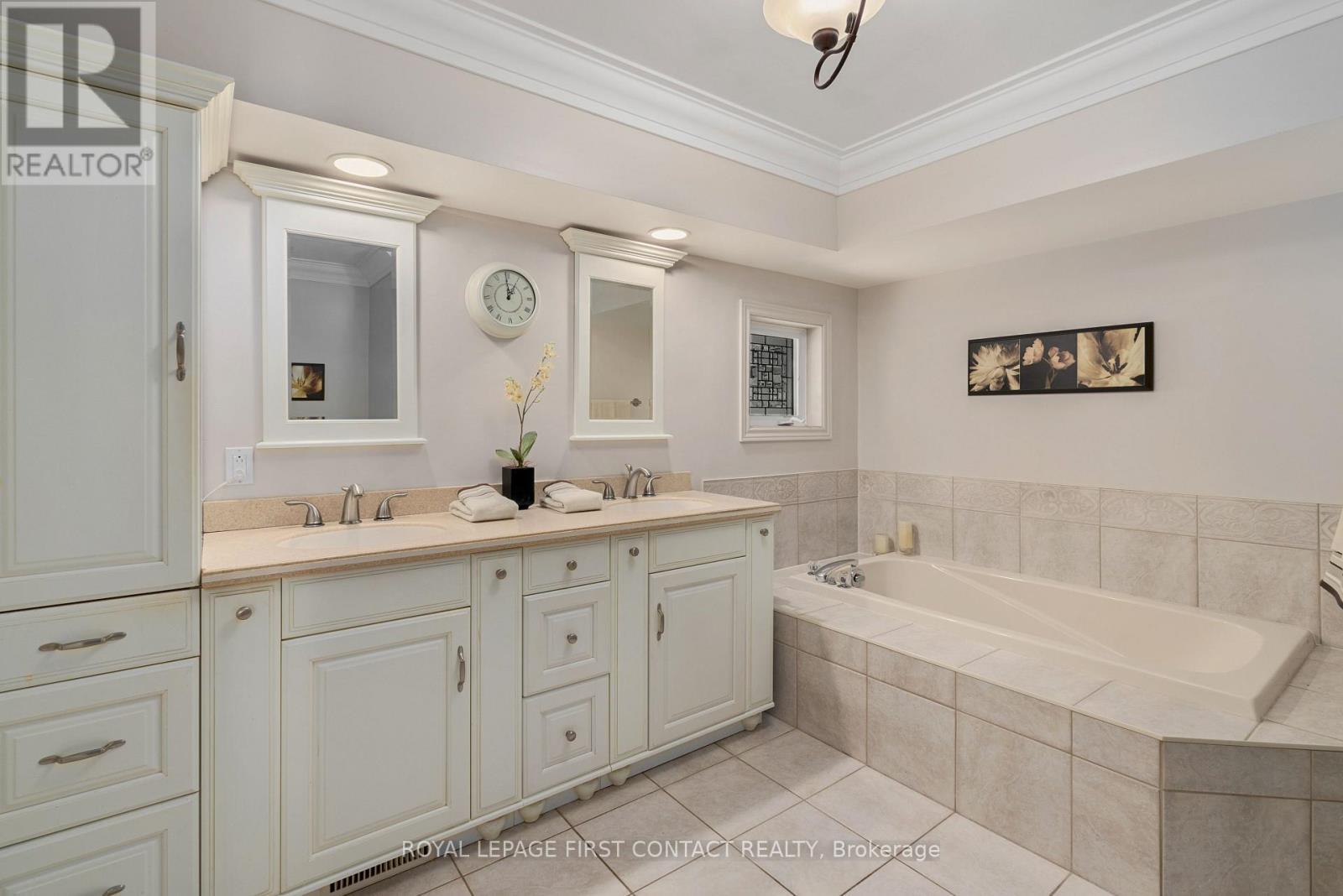 












13 GEORGINA DRIVE

,
Oro-Medonte,




Ontario
L4M1E9

