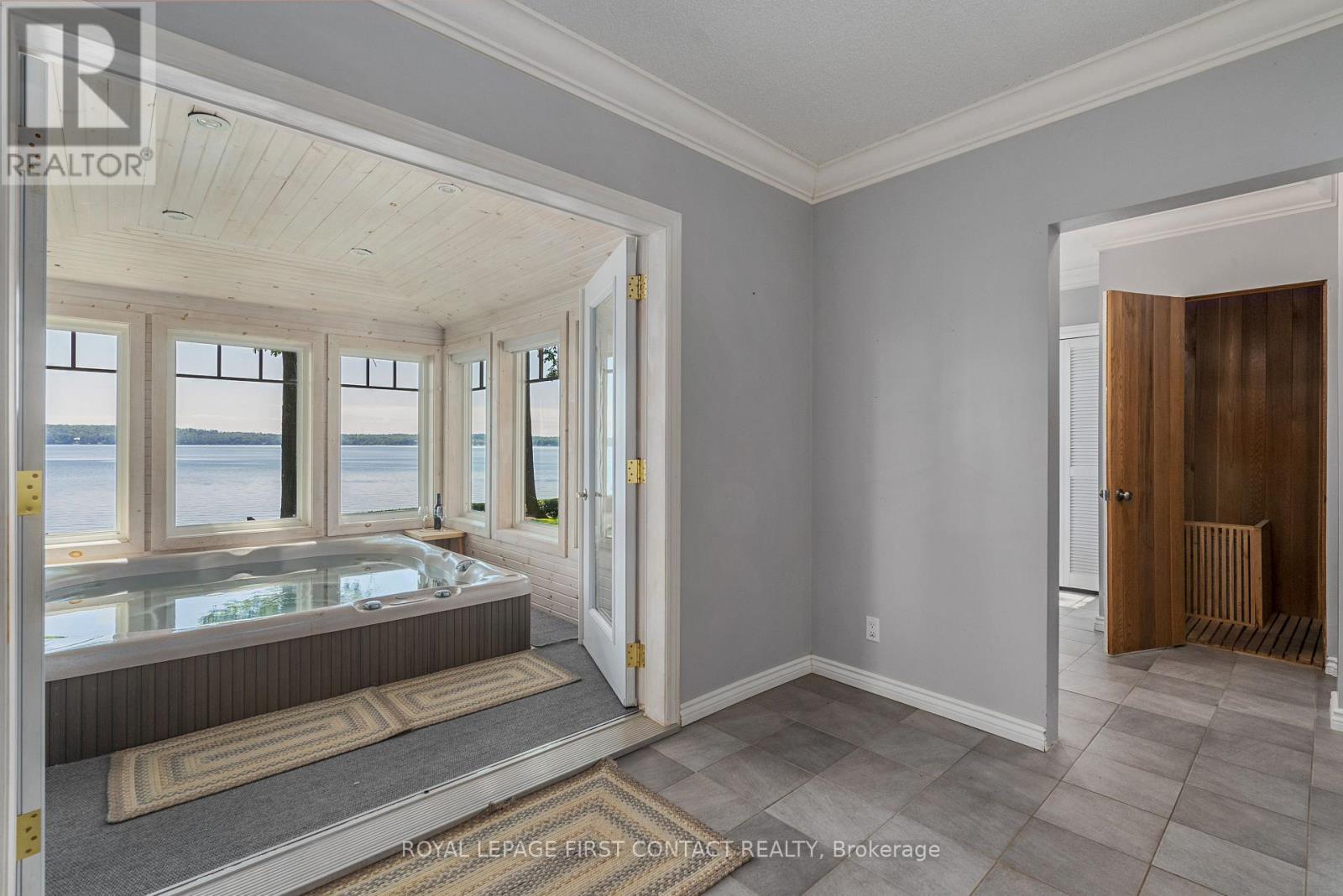 












13 GEORGINA DRIVE

,
Oro-Medonte,




Ontario
L4M1E9

