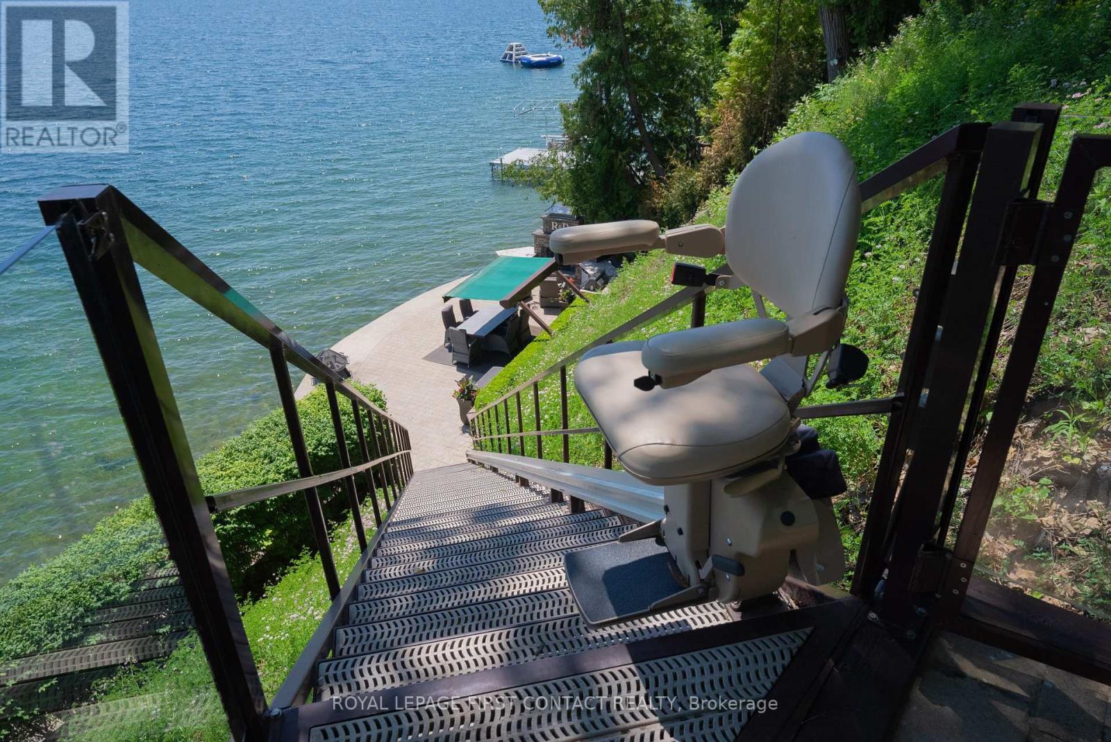 












13 GEORGINA DRIVE

,
Oro-Medonte,




Ontario
L4M1E9

