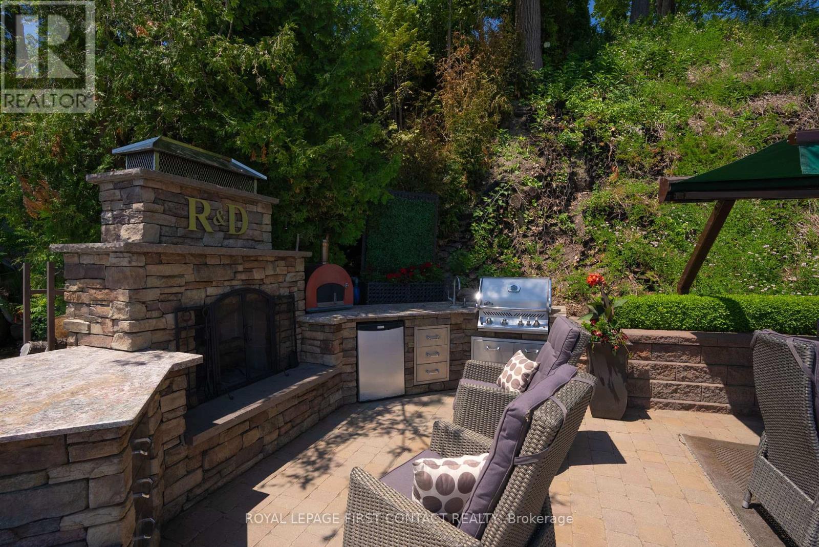 












13 GEORGINA DRIVE

,
Oro-Medonte,




Ontario
L4M1E9

