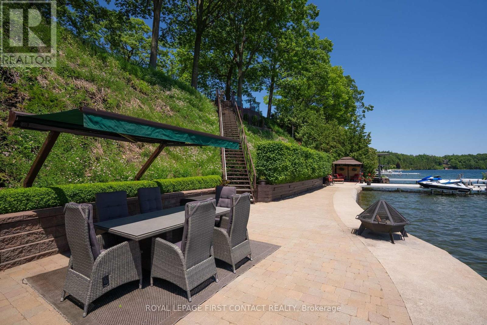 












13 GEORGINA DRIVE

,
Oro-Medonte,




Ontario
L4M1E9

