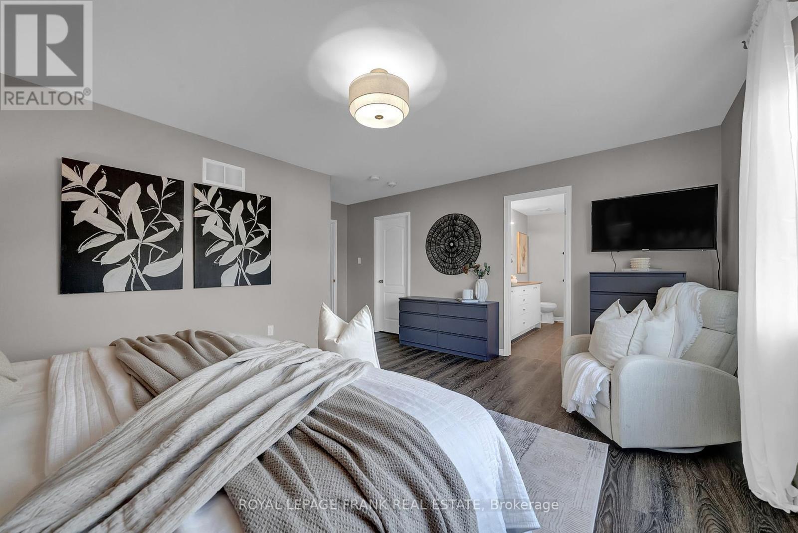 












23 JACK ROACH STREET

,
Clarington (Bowmanville),




Ontario
L1C3K2

