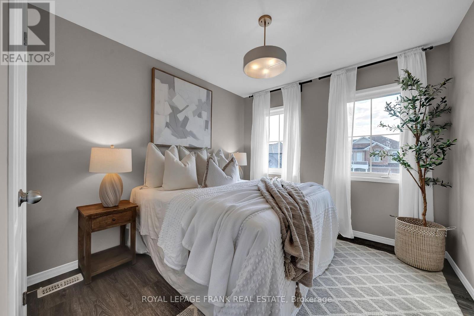 












23 JACK ROACH STREET

,
Clarington (Bowmanville),




Ontario
L1C3K2

