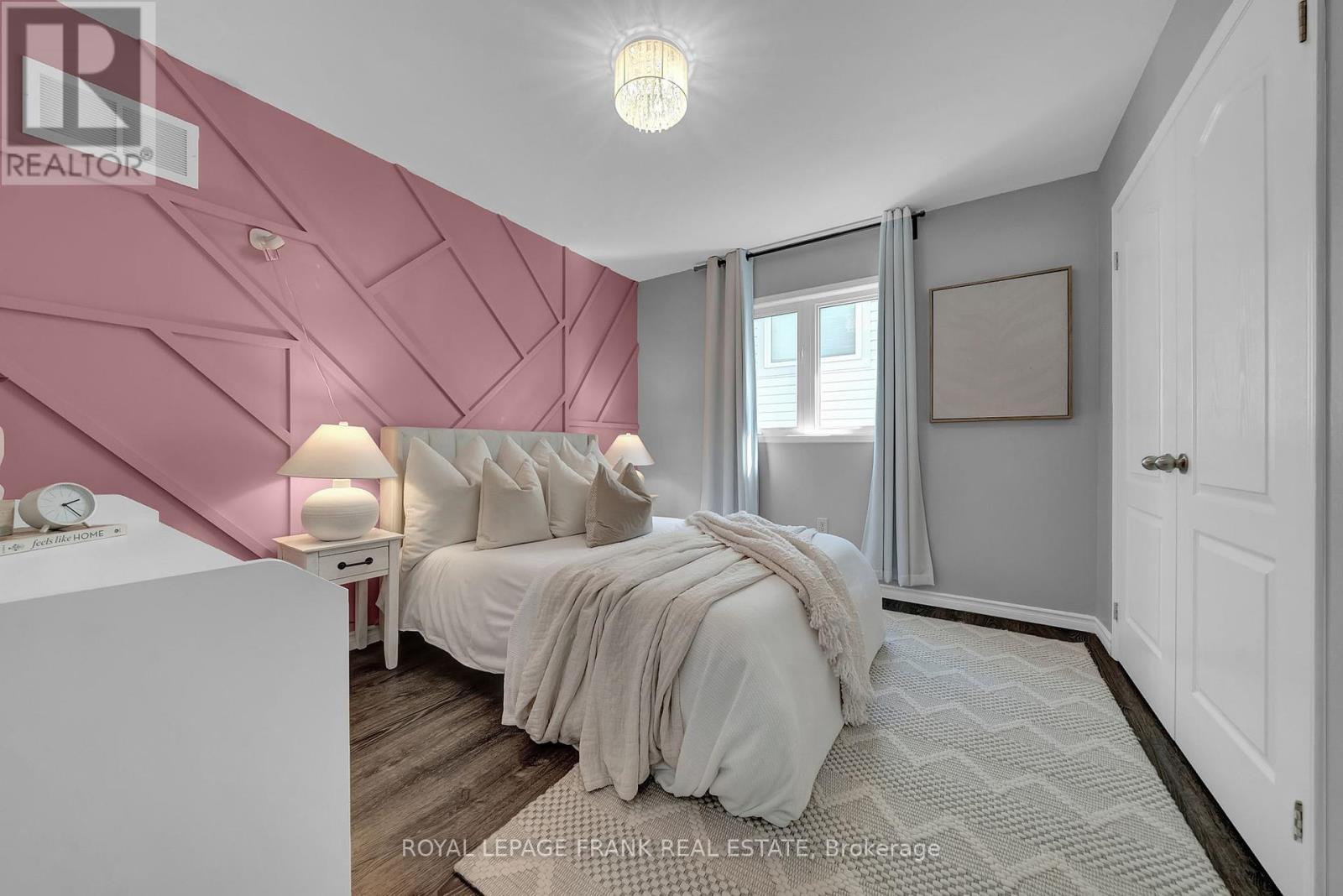 












23 JACK ROACH STREET

,
Clarington (Bowmanville),




Ontario
L1C3K2

