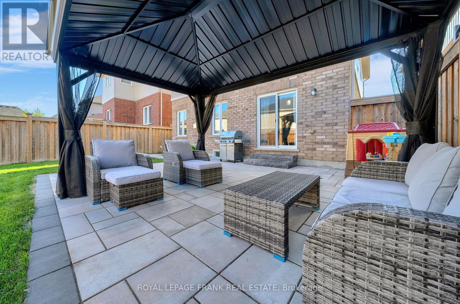 












23 JACK ROACH STREET

,
Clarington (Bowmanville),




Ontario
L1C3K2

