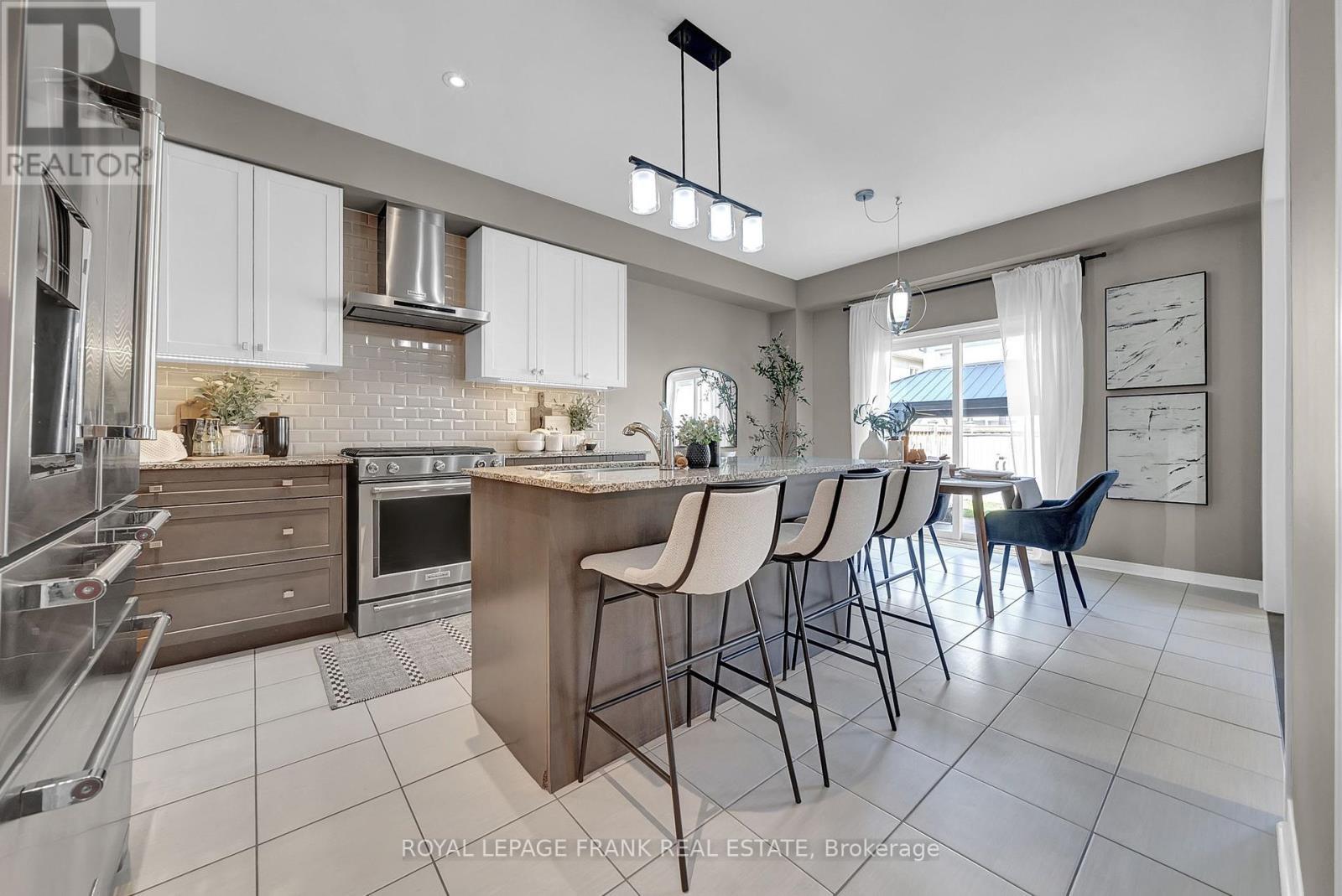 












23 JACK ROACH STREET

,
Clarington (Bowmanville),




Ontario
L1C3K2

