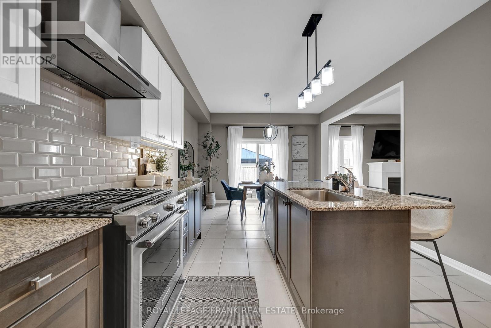 












23 JACK ROACH STREET

,
Clarington (Bowmanville),




Ontario
L1C3K2

