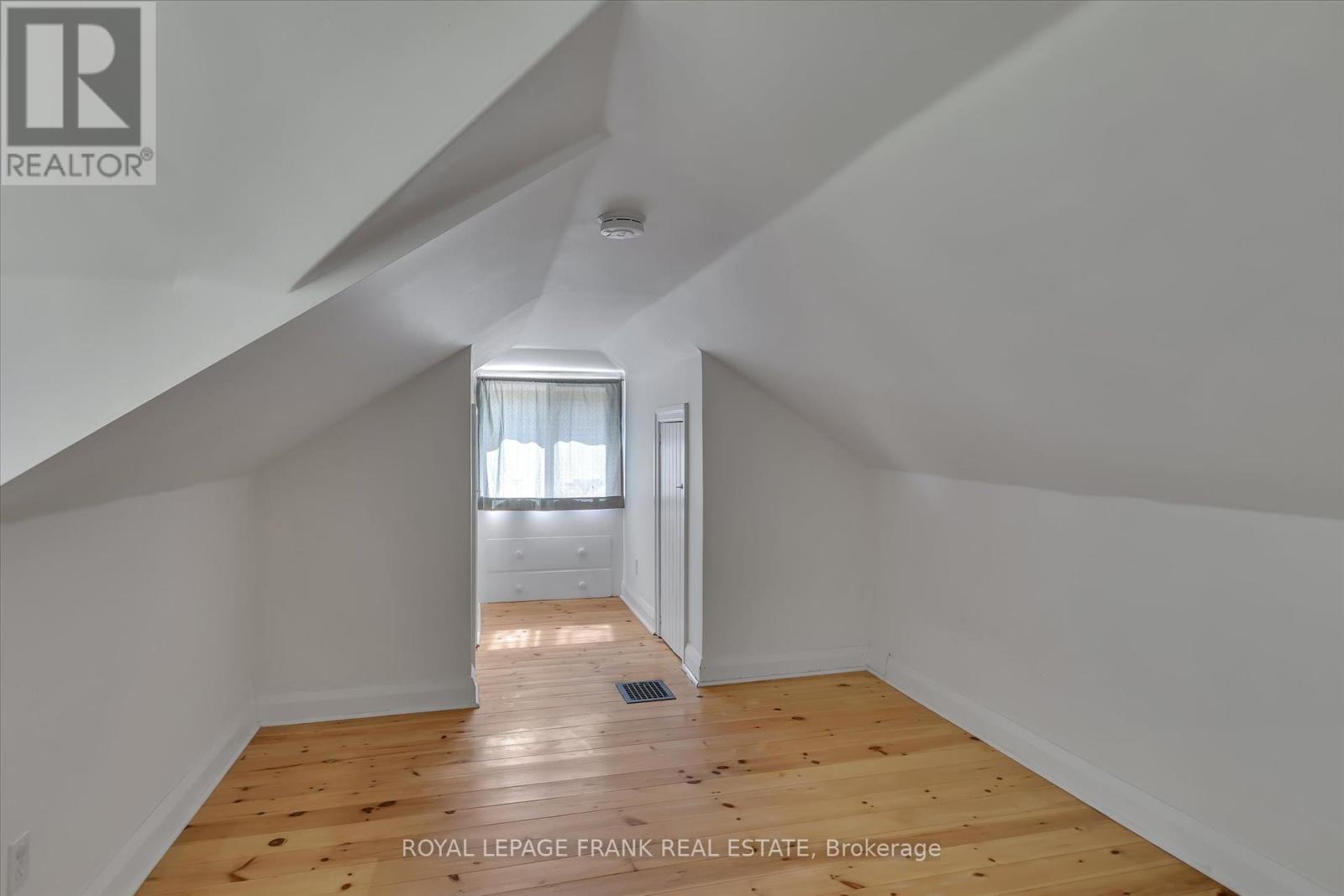 












720 BETHUNE STREET

,
Peterborough North (South),




Ontario
K9H4A4

