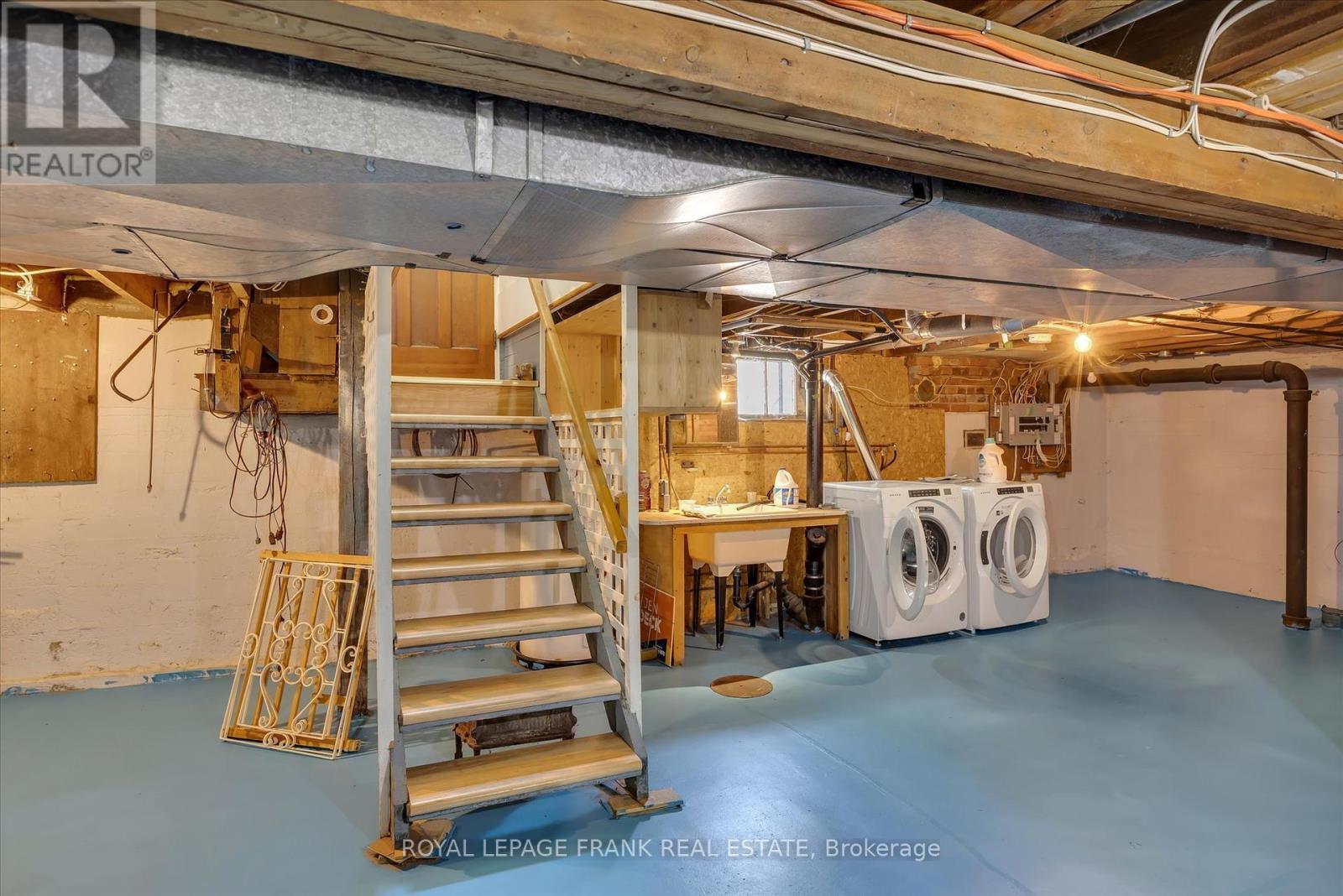 












720 BETHUNE STREET

,
Peterborough North (South),




Ontario
K9H4A4


