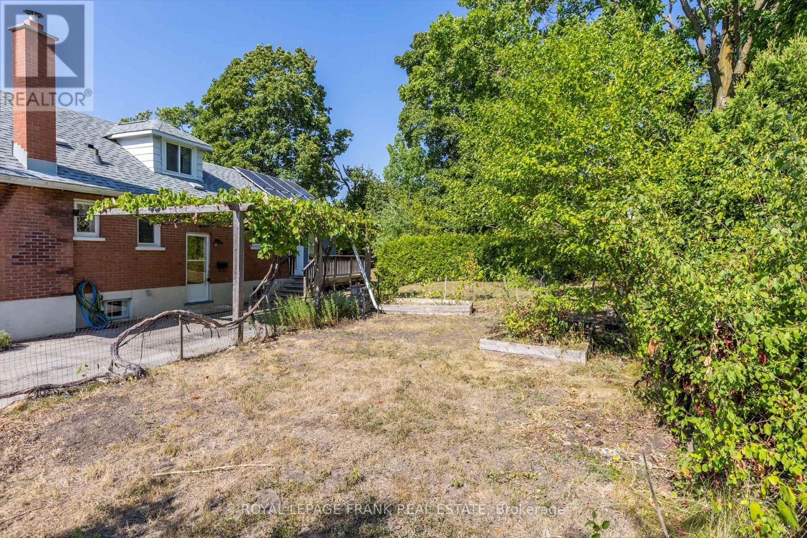












720 BETHUNE STREET

,
Peterborough North (South),




Ontario
K9H4A4

