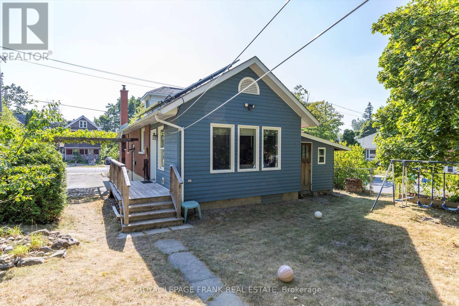 












720 BETHUNE STREET

,
Peterborough North (South),




Ontario
K9H4A4

