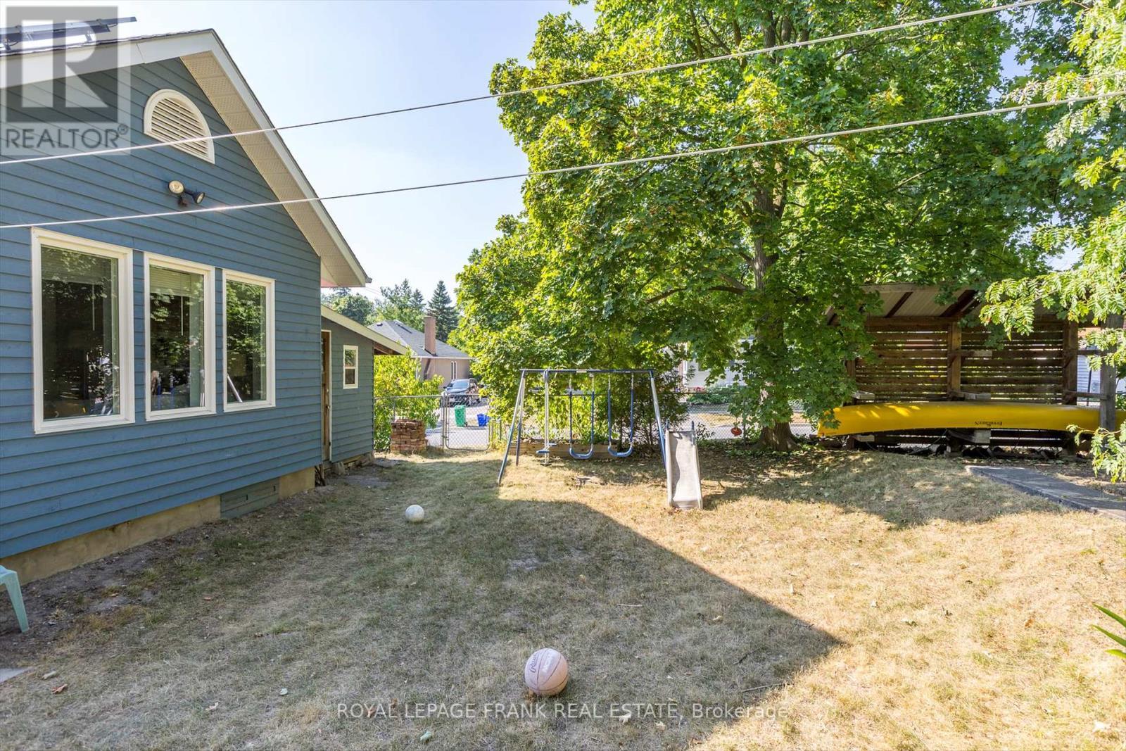 












720 BETHUNE STREET

,
Peterborough North (South),




Ontario
K9H4A4

