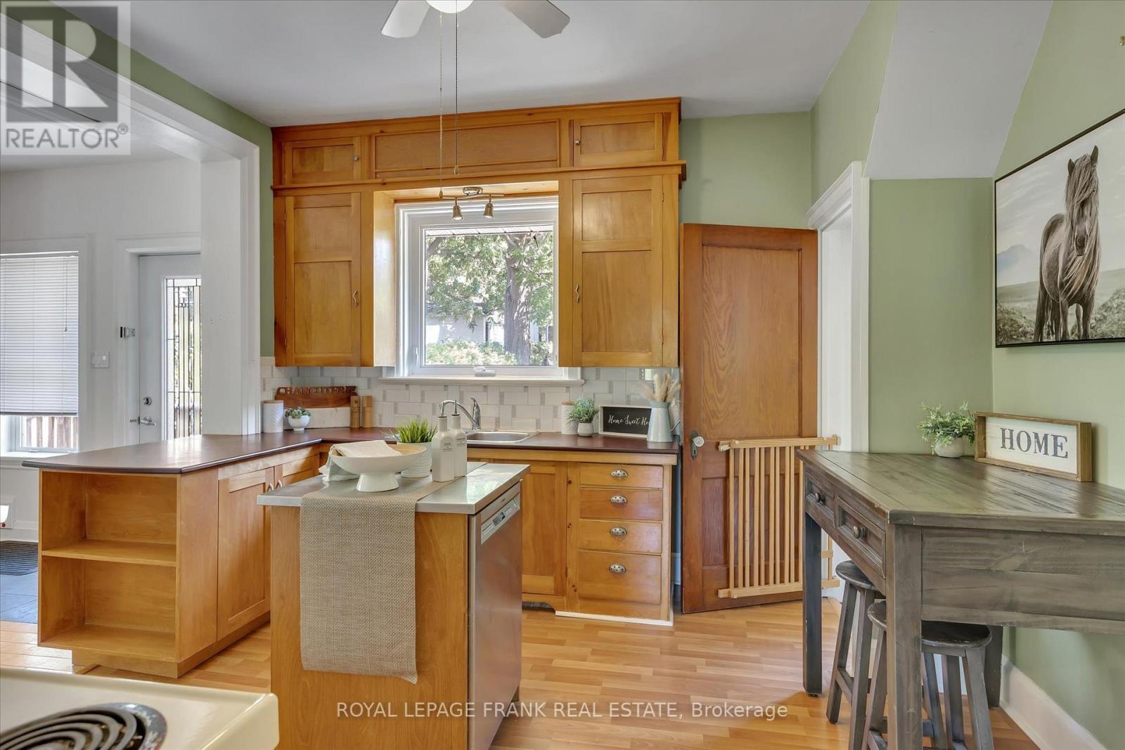 












720 BETHUNE STREET

,
Peterborough North (South),




Ontario
K9H4A4

