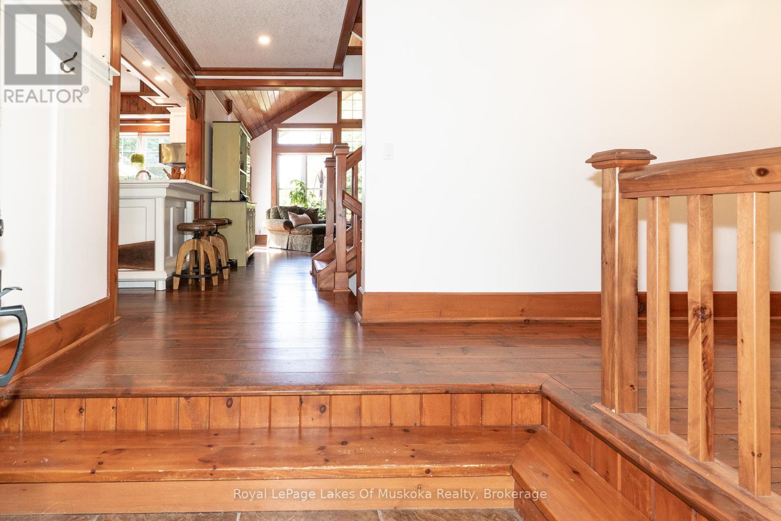 












1080 WALKERS GLENN CRESCENT

,
Lake of Bays (Sinclair),




Ontario
P1H2J6

