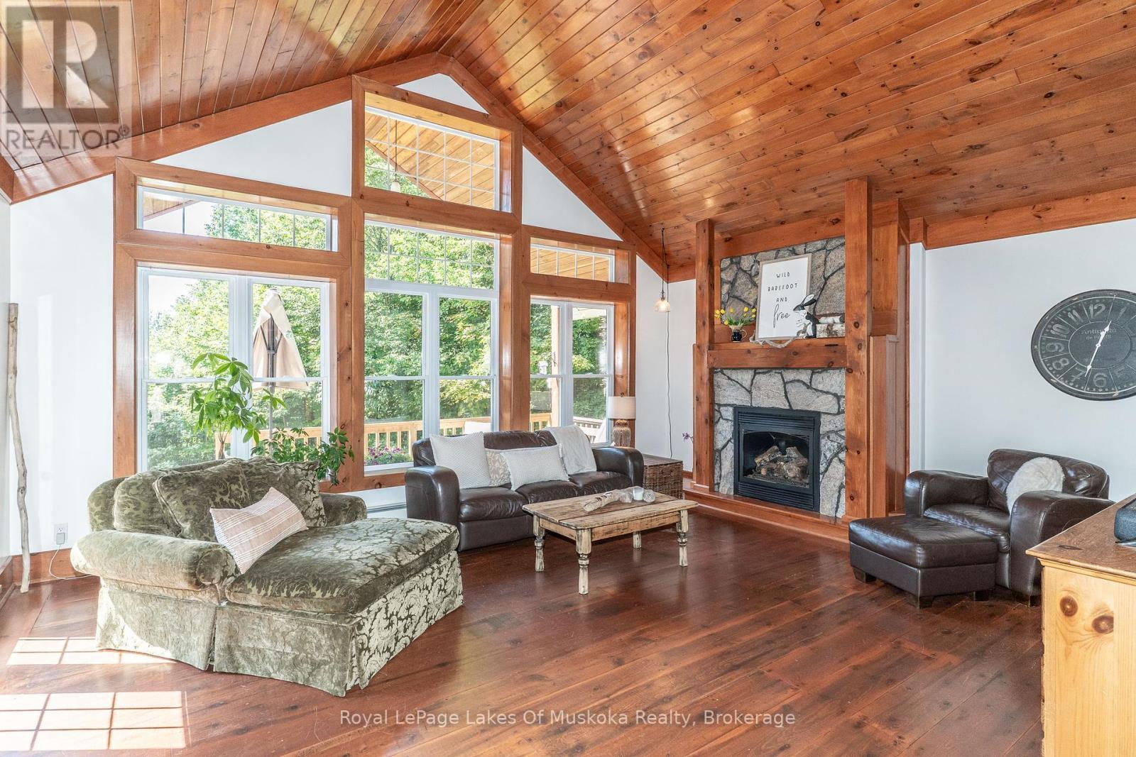 












1080 WALKERS GLENN CRESCENT

,
Lake of Bays (Sinclair),




Ontario
P1H2J6

