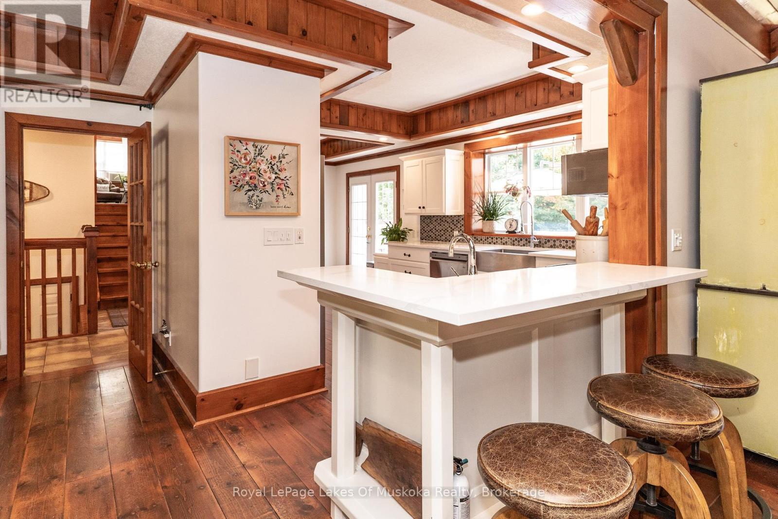 












1080 WALKERS GLENN CRESCENT

,
Lake of Bays (Sinclair),




Ontario
P1H2J6

