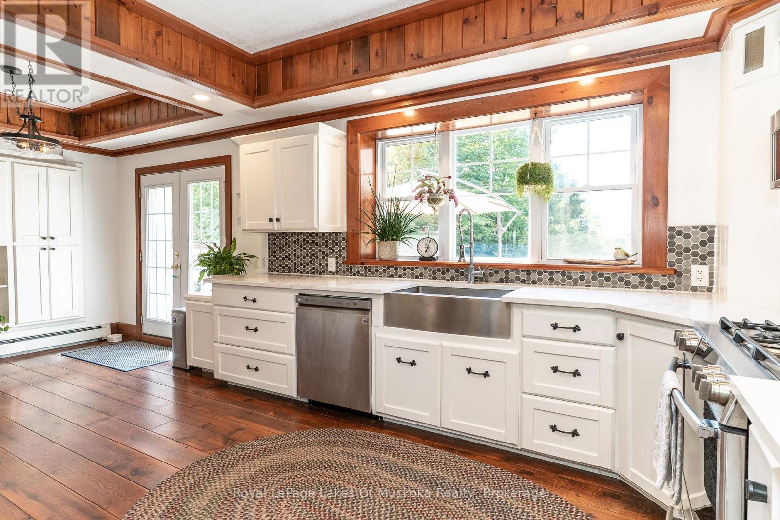 












1080 WALKERS GLENN CRESCENT

,
Lake of Bays (Sinclair),




Ontario
P1H2J6

