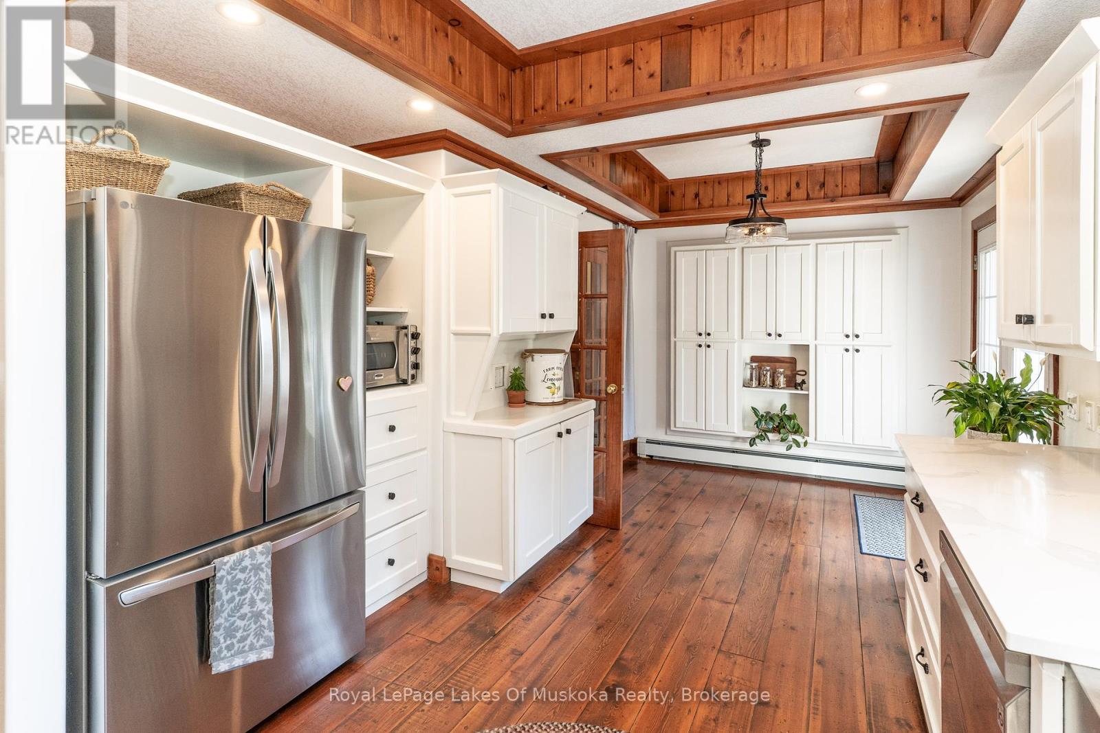 












1080 WALKERS GLENN CRESCENT

,
Lake of Bays (Sinclair),




Ontario
P1H2J6

