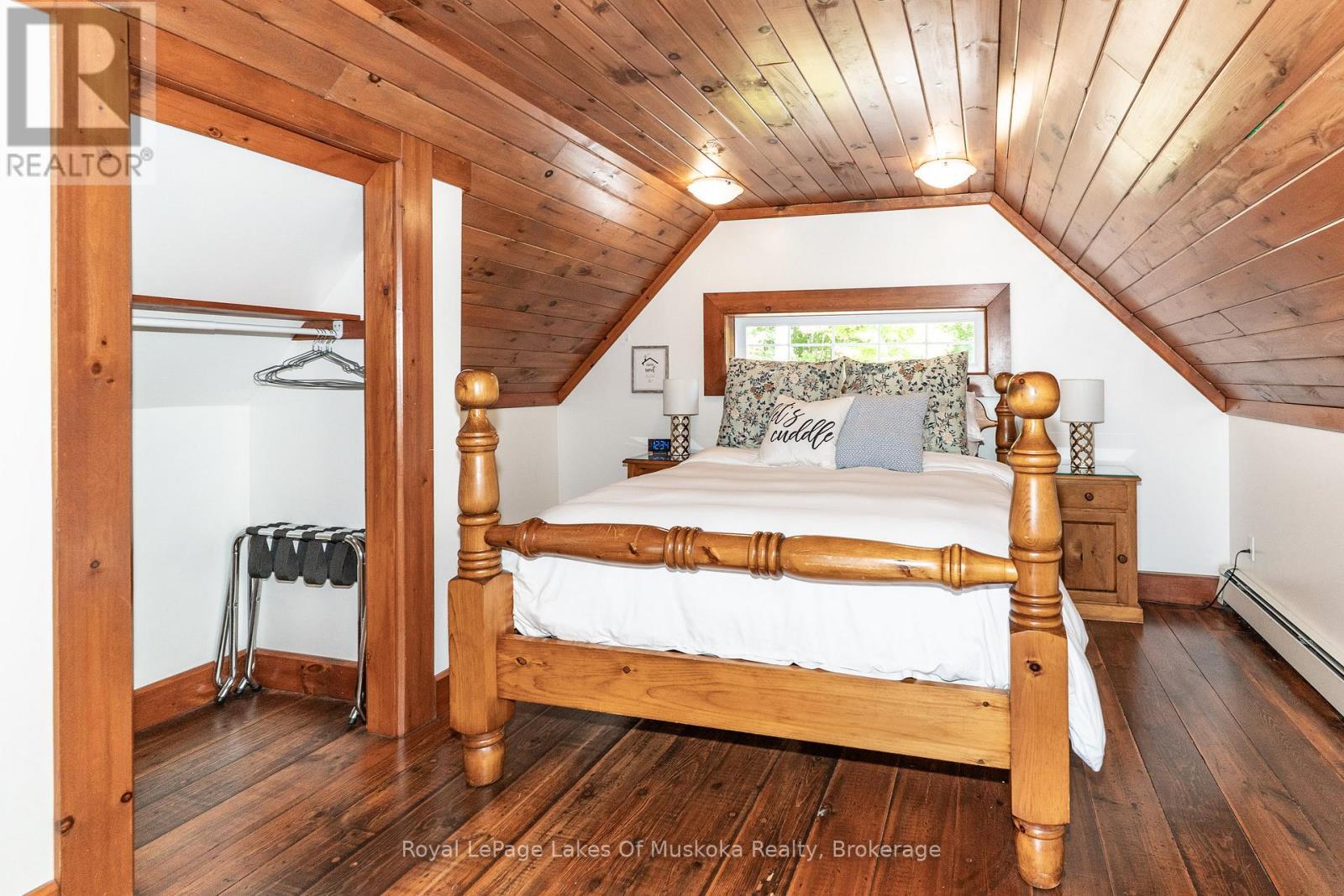 












1080 WALKERS GLENN CRESCENT

,
Lake of Bays (Sinclair),




Ontario
P1H2J6

