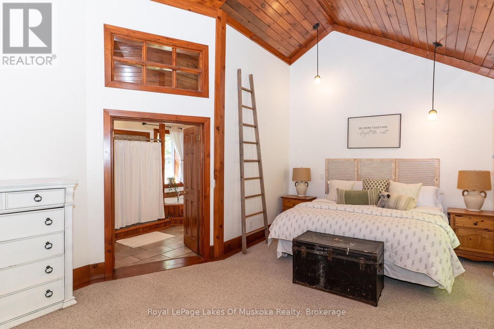 












1080 WALKERS GLENN CRESCENT

,
Lake of Bays (Sinclair),




Ontario
P1H2J6

