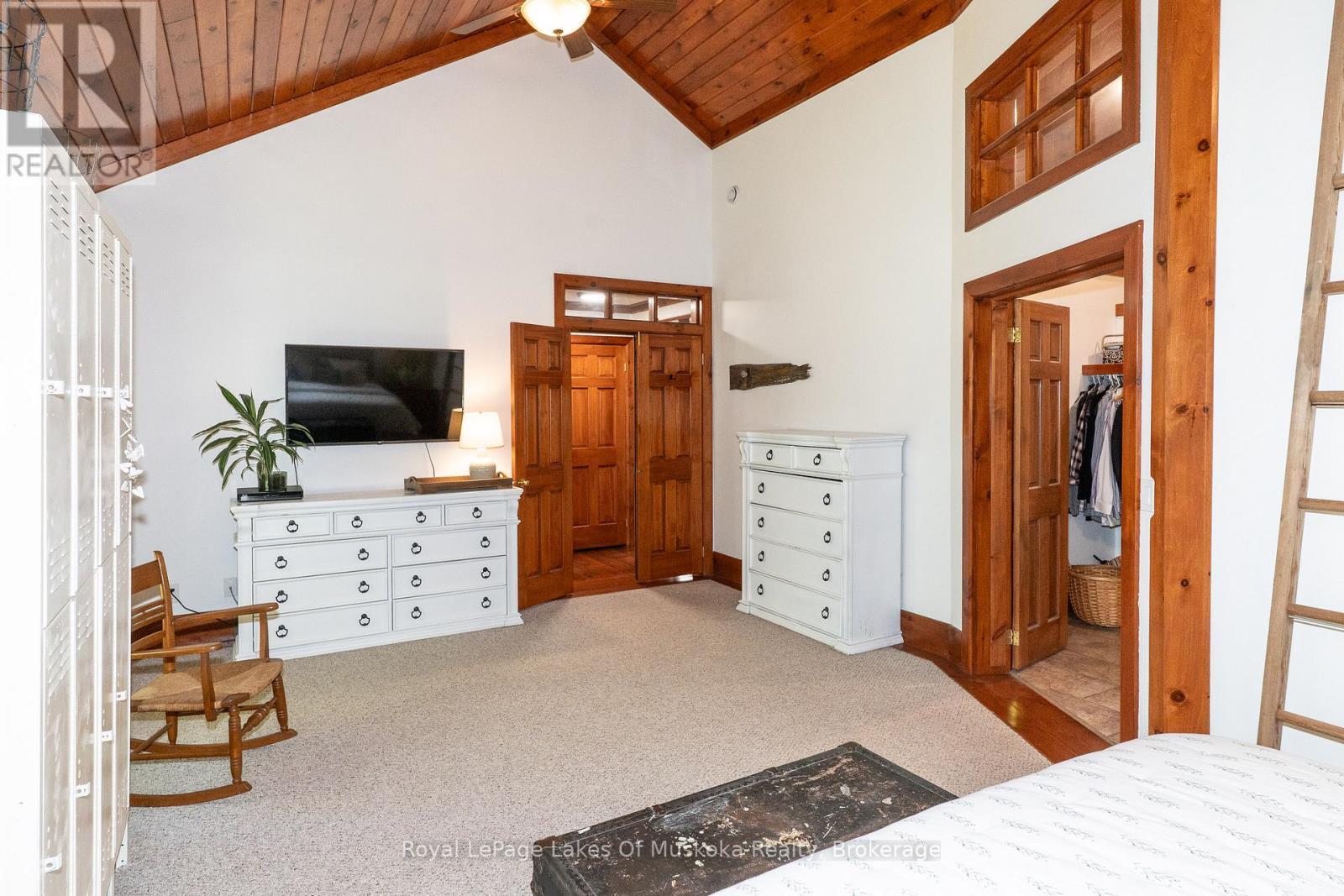 












1080 WALKERS GLENN CRESCENT

,
Lake of Bays (Sinclair),




Ontario
P1H2J6

