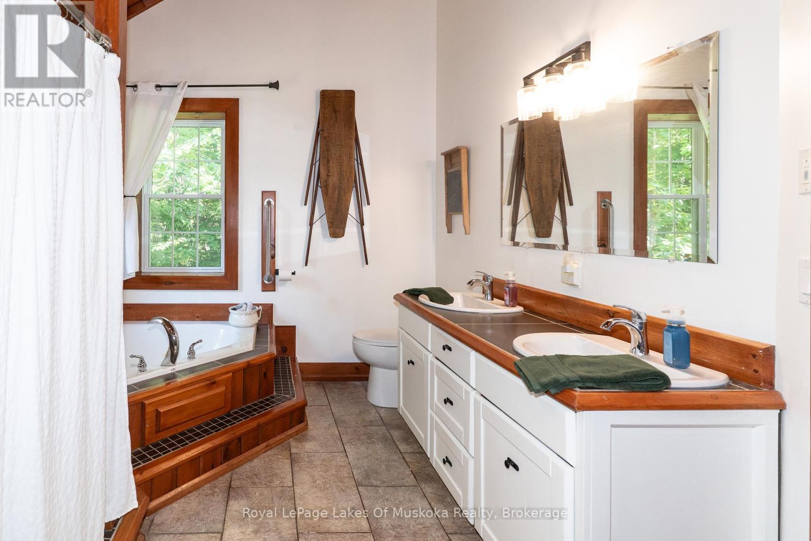 












1080 WALKERS GLENN CRESCENT

,
Lake of Bays (Sinclair),




Ontario
P1H2J6

