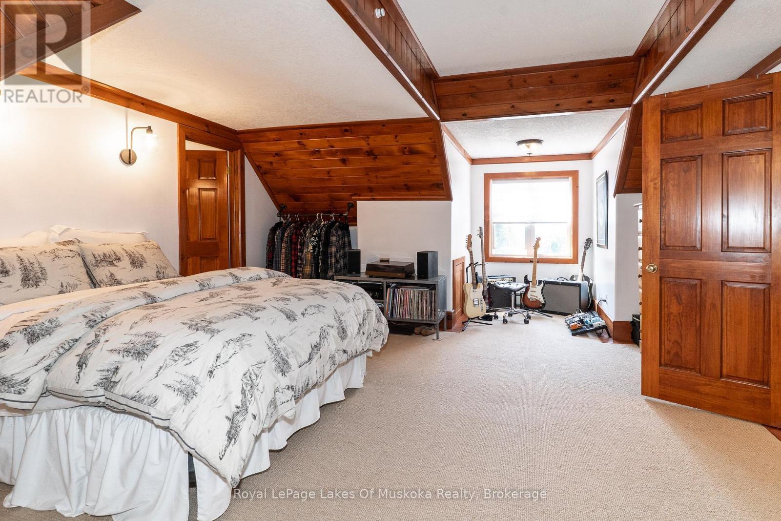 












1080 WALKERS GLENN CRESCENT

,
Lake of Bays (Sinclair),




Ontario
P1H2J6

