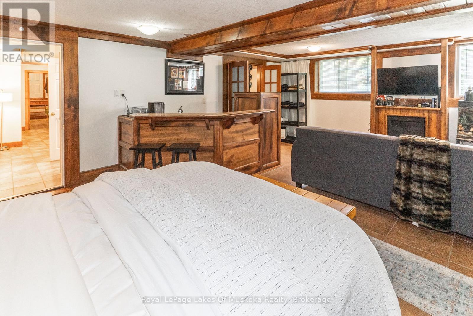 












1080 WALKERS GLENN CRESCENT

,
Lake of Bays (Sinclair),




Ontario
P1H2J6

