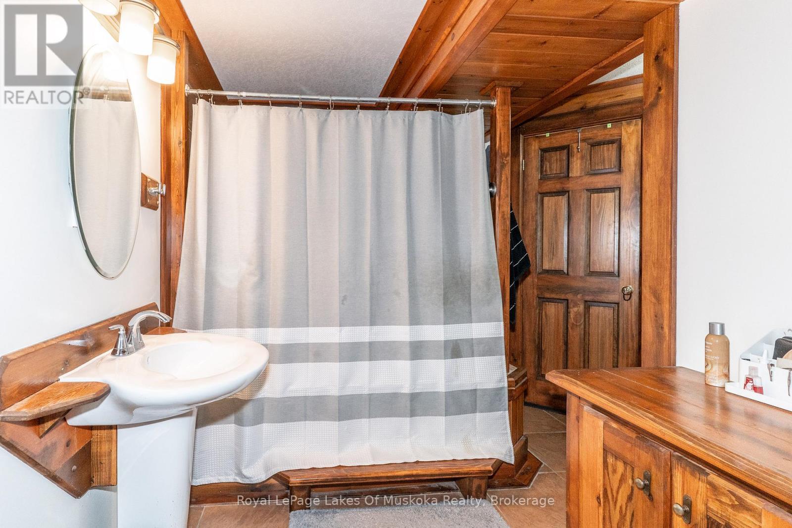 












1080 WALKERS GLENN CRESCENT

,
Lake of Bays (Sinclair),




Ontario
P1H2J6

