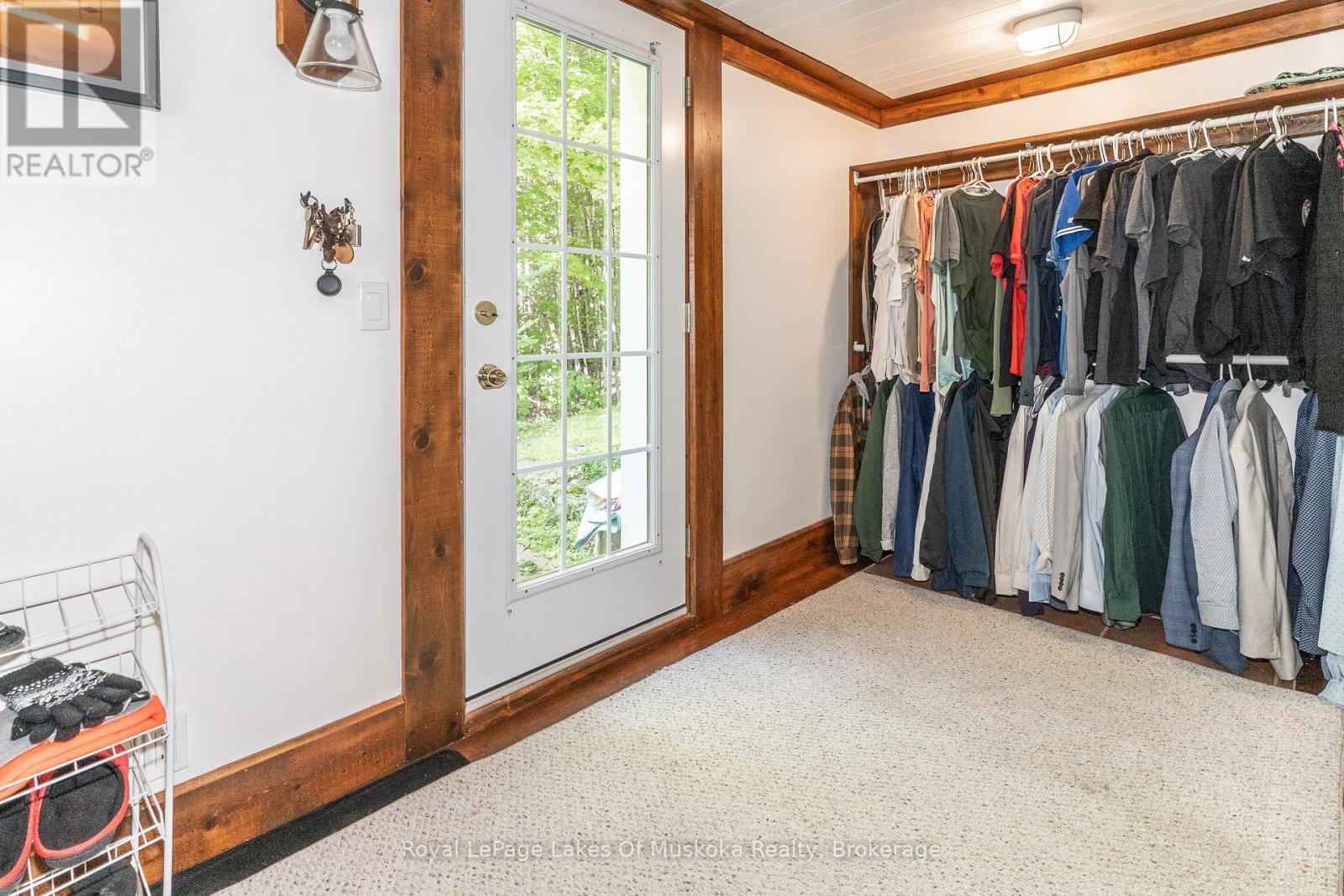 












1080 WALKERS GLENN CRESCENT

,
Lake of Bays (Sinclair),




Ontario
P1H2J6

