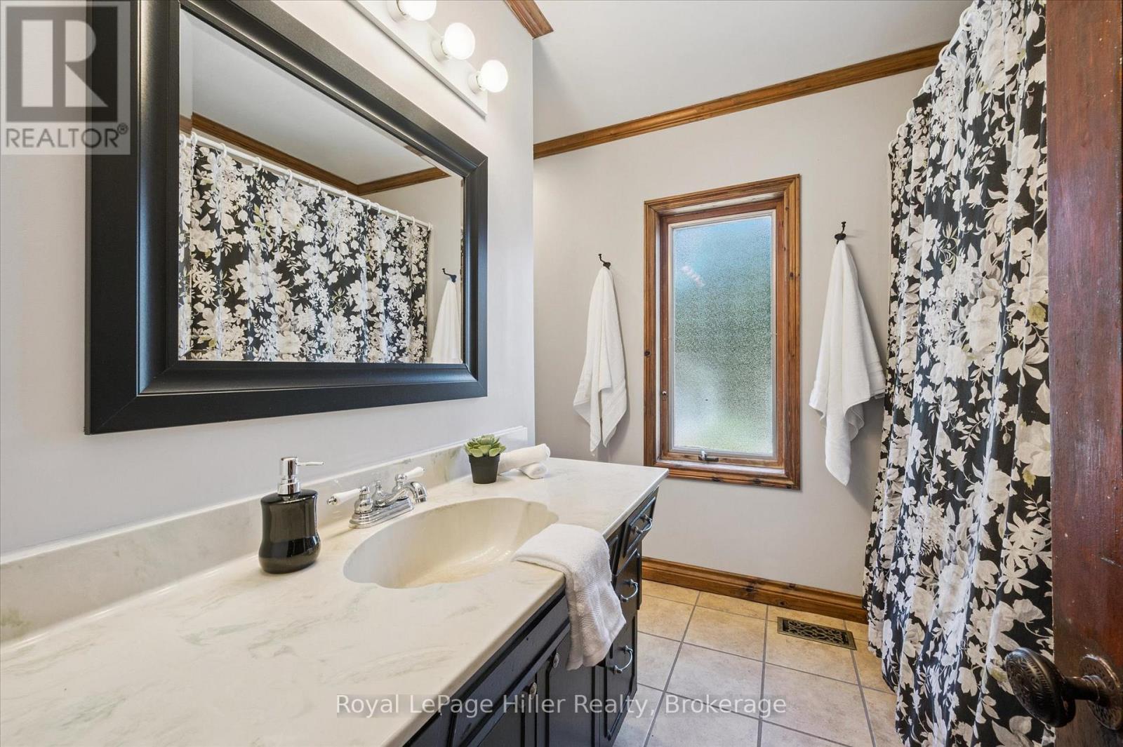 












4 TEMPERANCE STREET

,
Perth East (Milverton),




Ontario
N0K1M0

