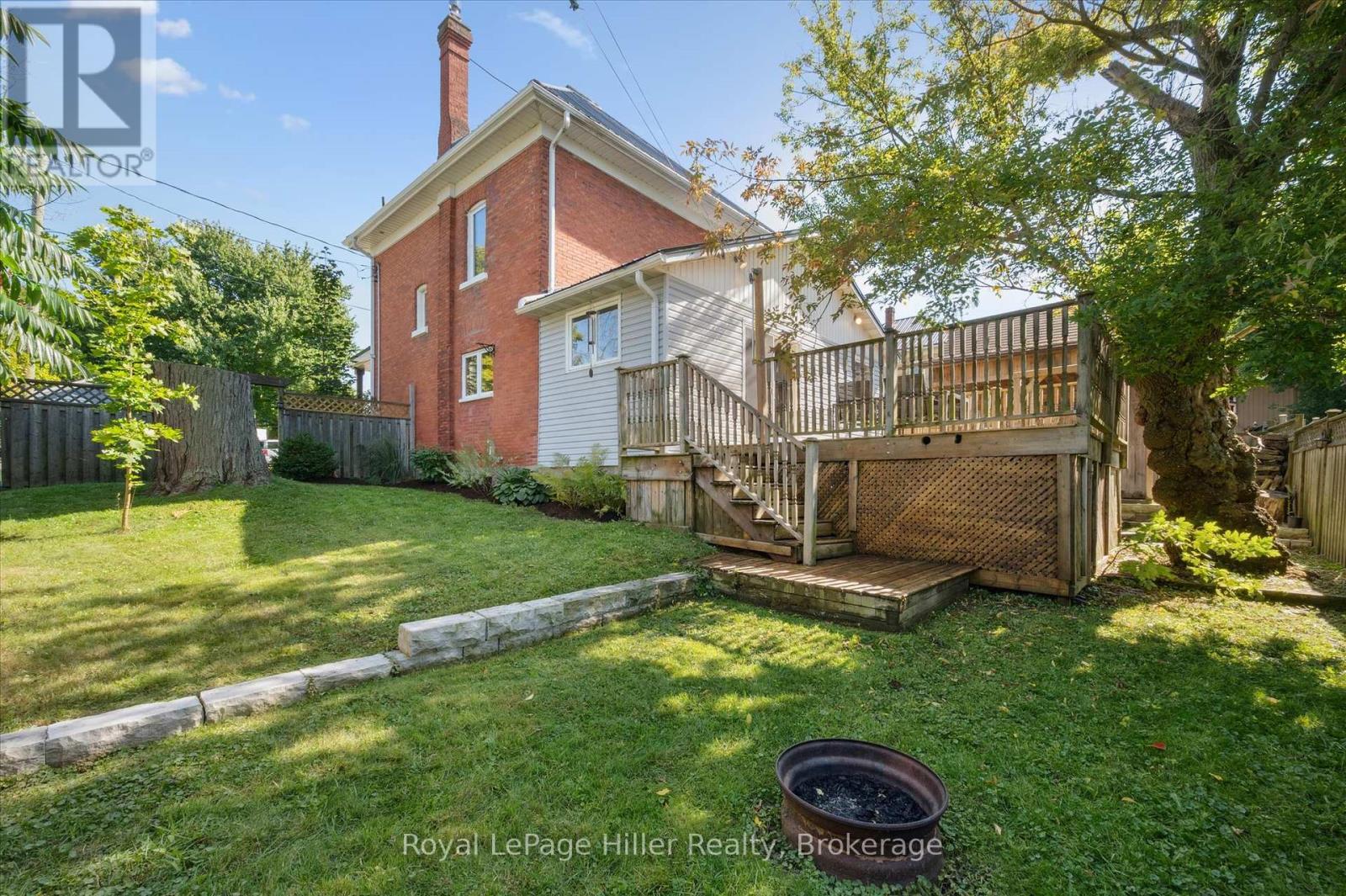 












4 TEMPERANCE STREET

,
Perth East (Milverton),




Ontario
N0K1M0

