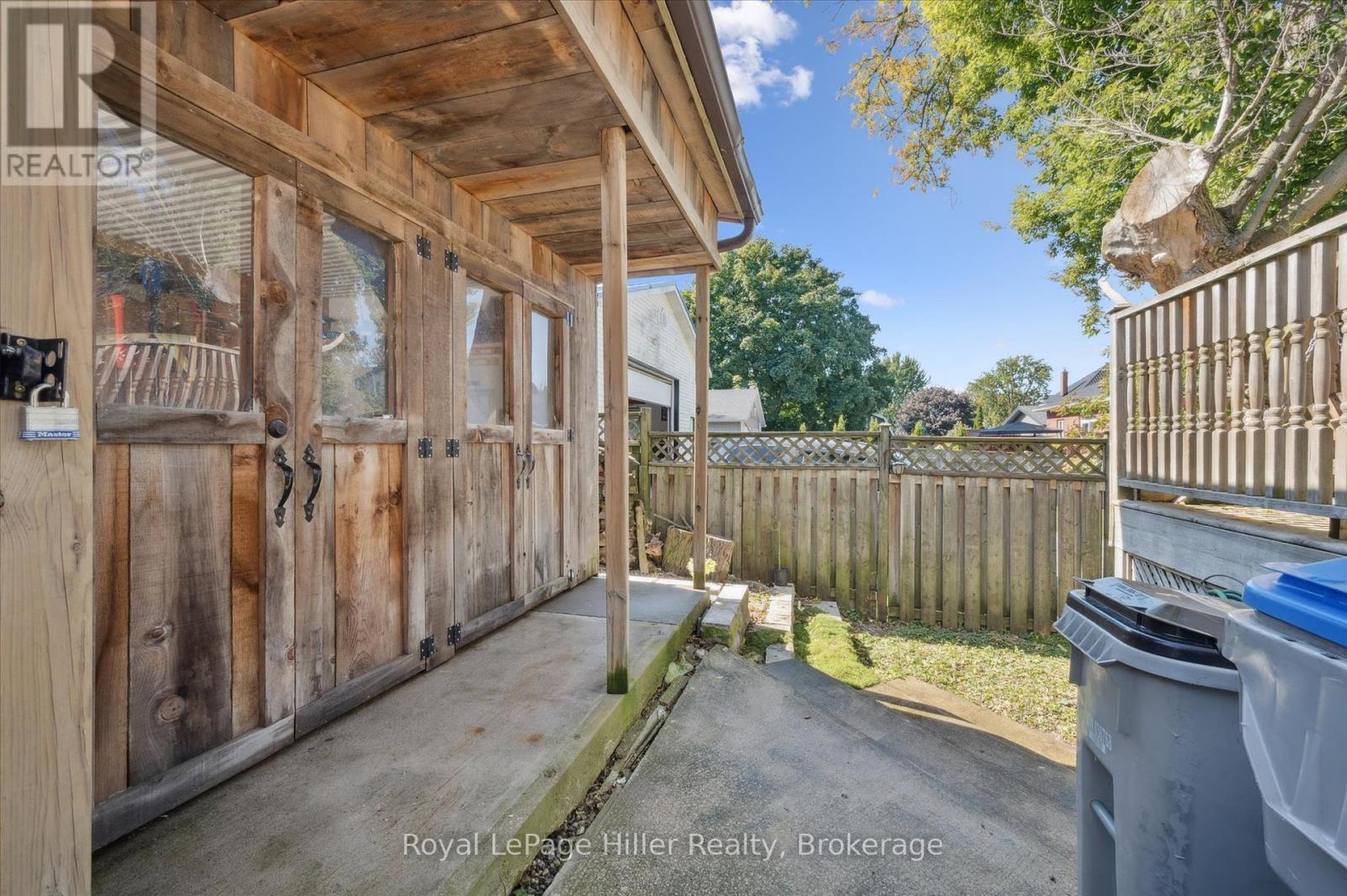 












4 TEMPERANCE STREET

,
Perth East (Milverton),




Ontario
N0K1M0

