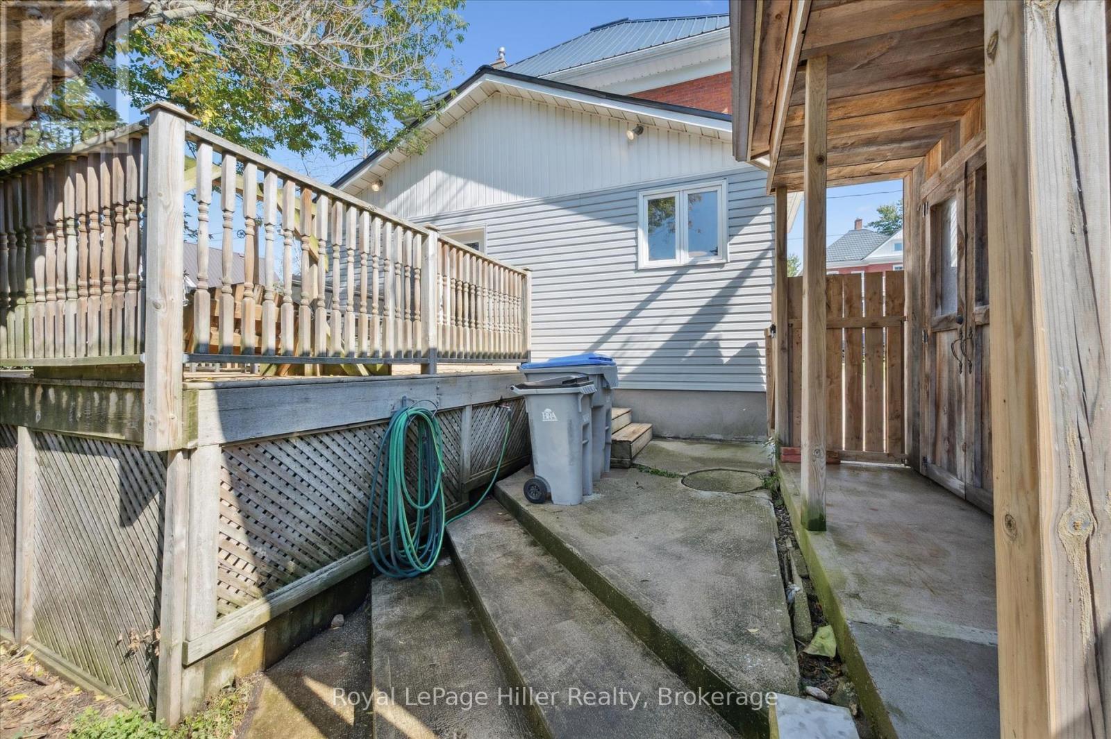 












4 TEMPERANCE STREET

,
Perth East (Milverton),




Ontario
N0K1M0

