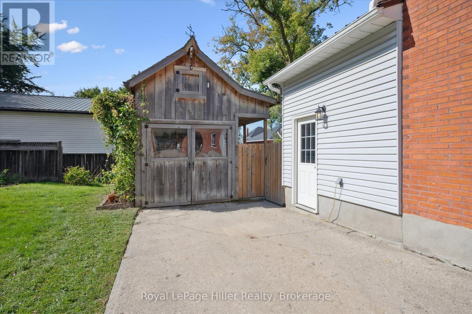 












4 TEMPERANCE STREET

,
Perth East (Milverton),




Ontario
N0K1M0

