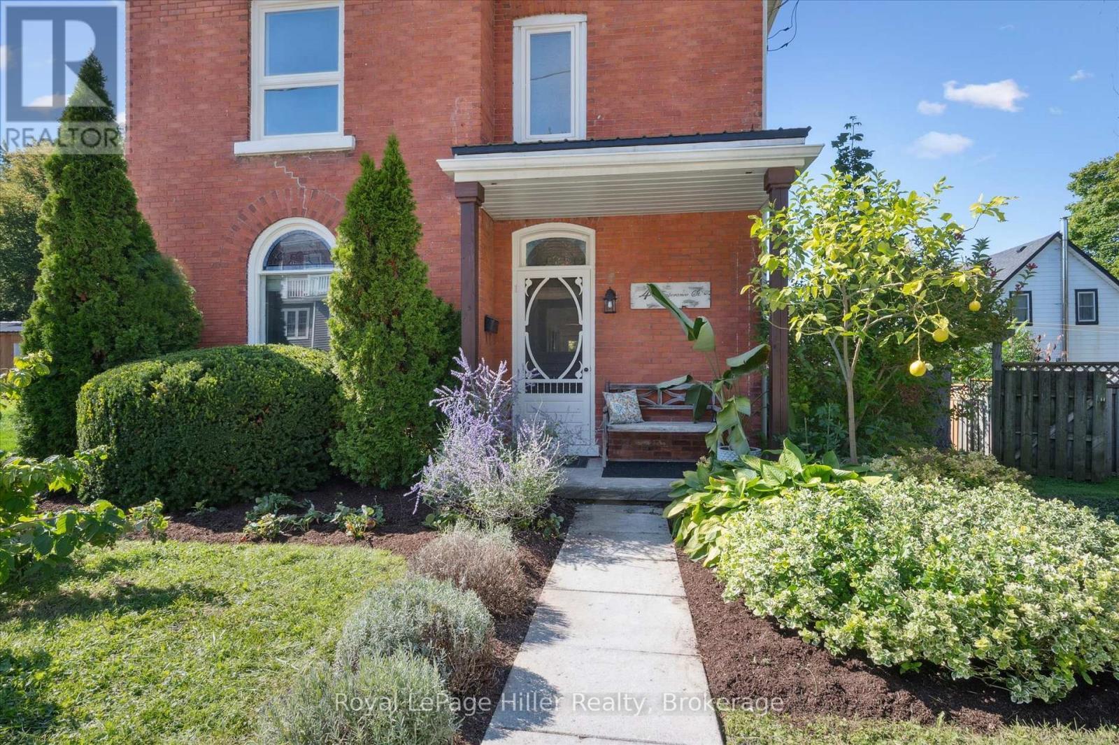 












4 TEMPERANCE STREET

,
Perth East (Milverton),




Ontario
N0K1M0

