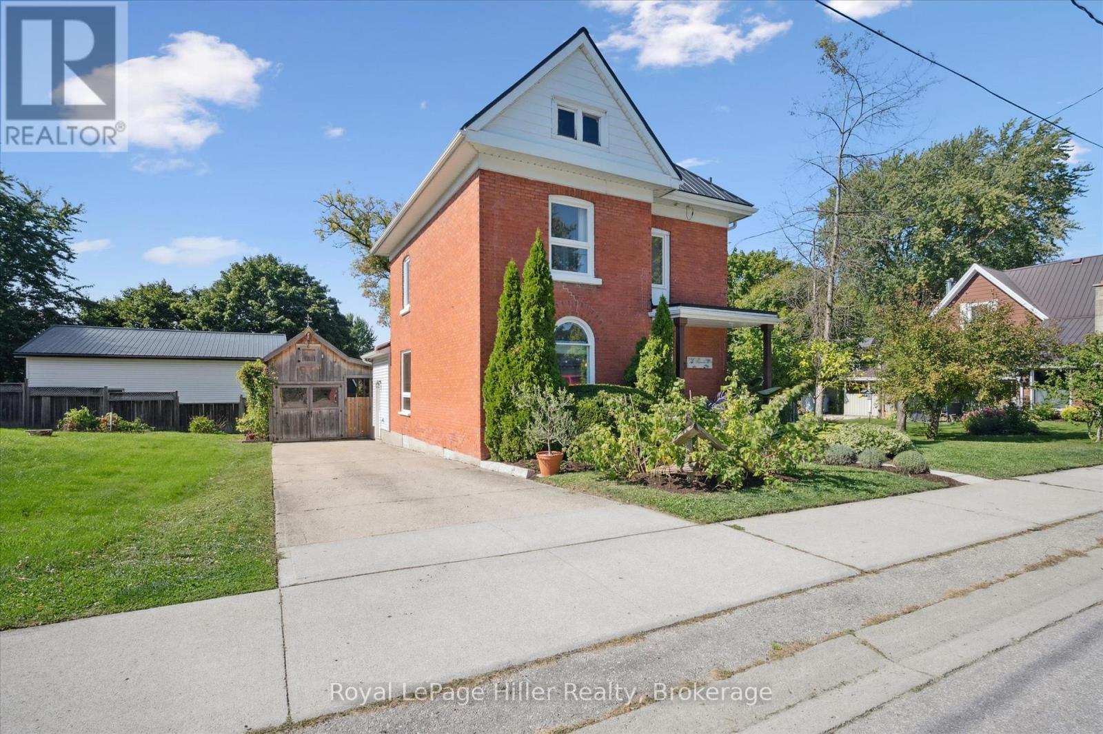 












4 TEMPERANCE STREET

,
Perth East (Milverton),




Ontario
N0K1M0

