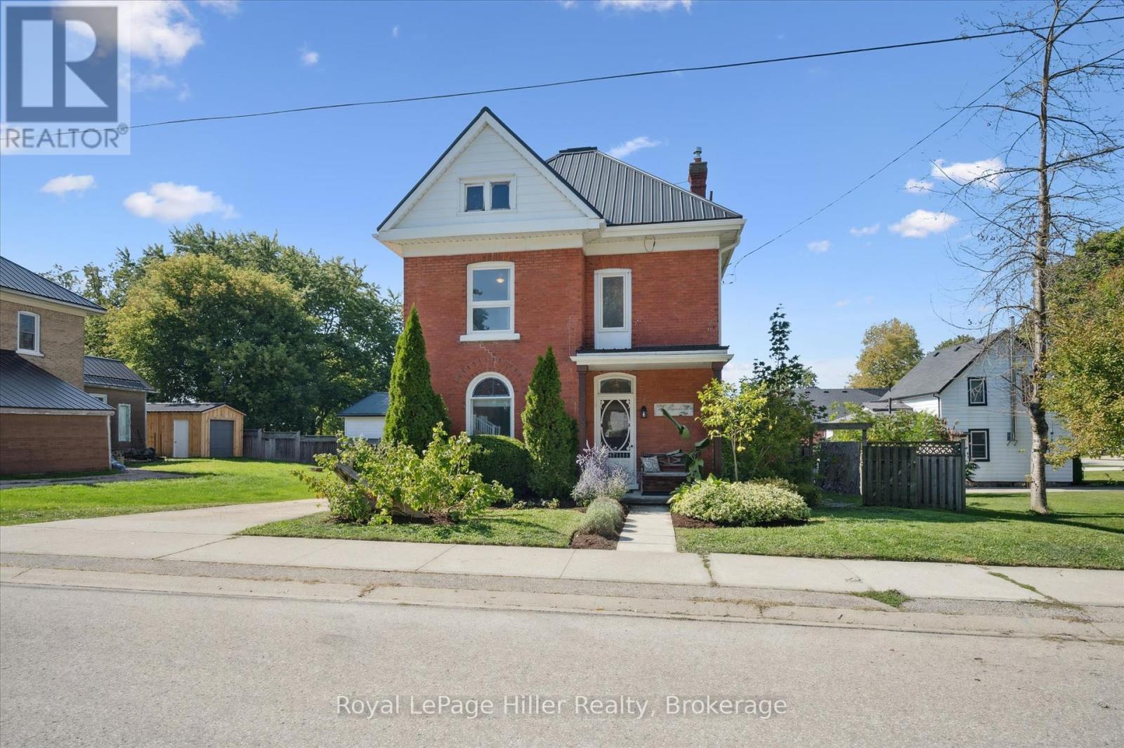 












4 TEMPERANCE STREET

,
Perth East (Milverton),




Ontario
N0K1M0


