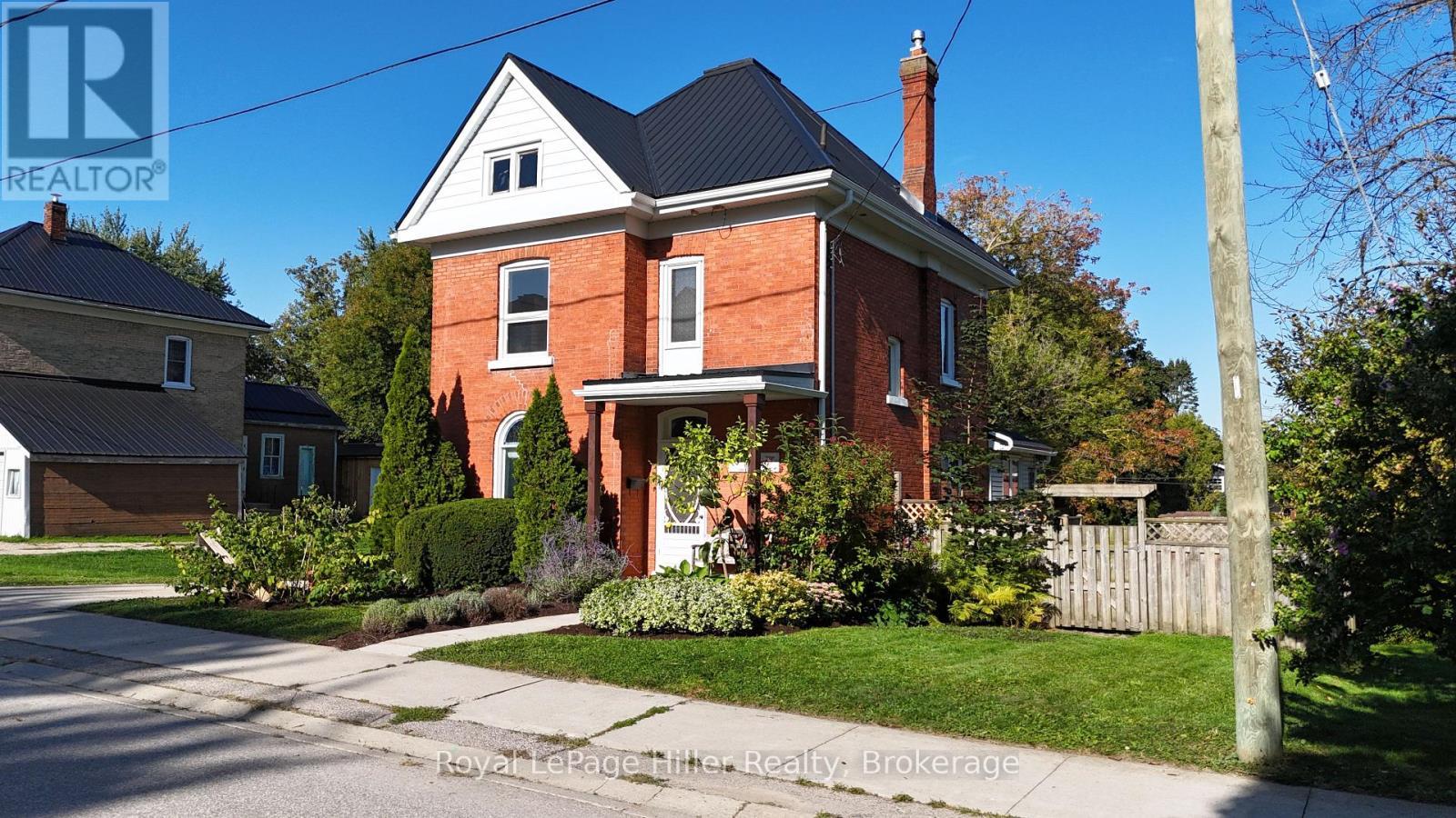 












4 TEMPERANCE STREET

,
Perth East (Milverton),




Ontario
N0K1M0

