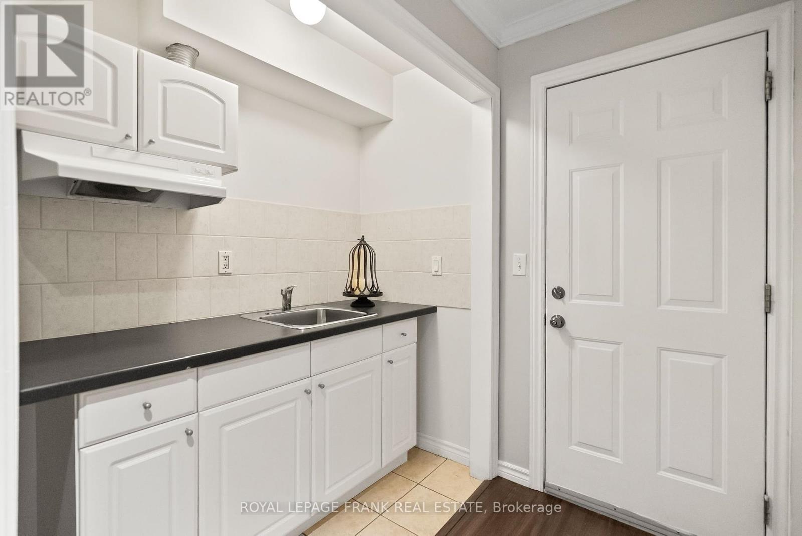 












31 - 735 SHEPPARD AVENUE

,
Pickering (Woodlands),




Ontario
L1V7K5

